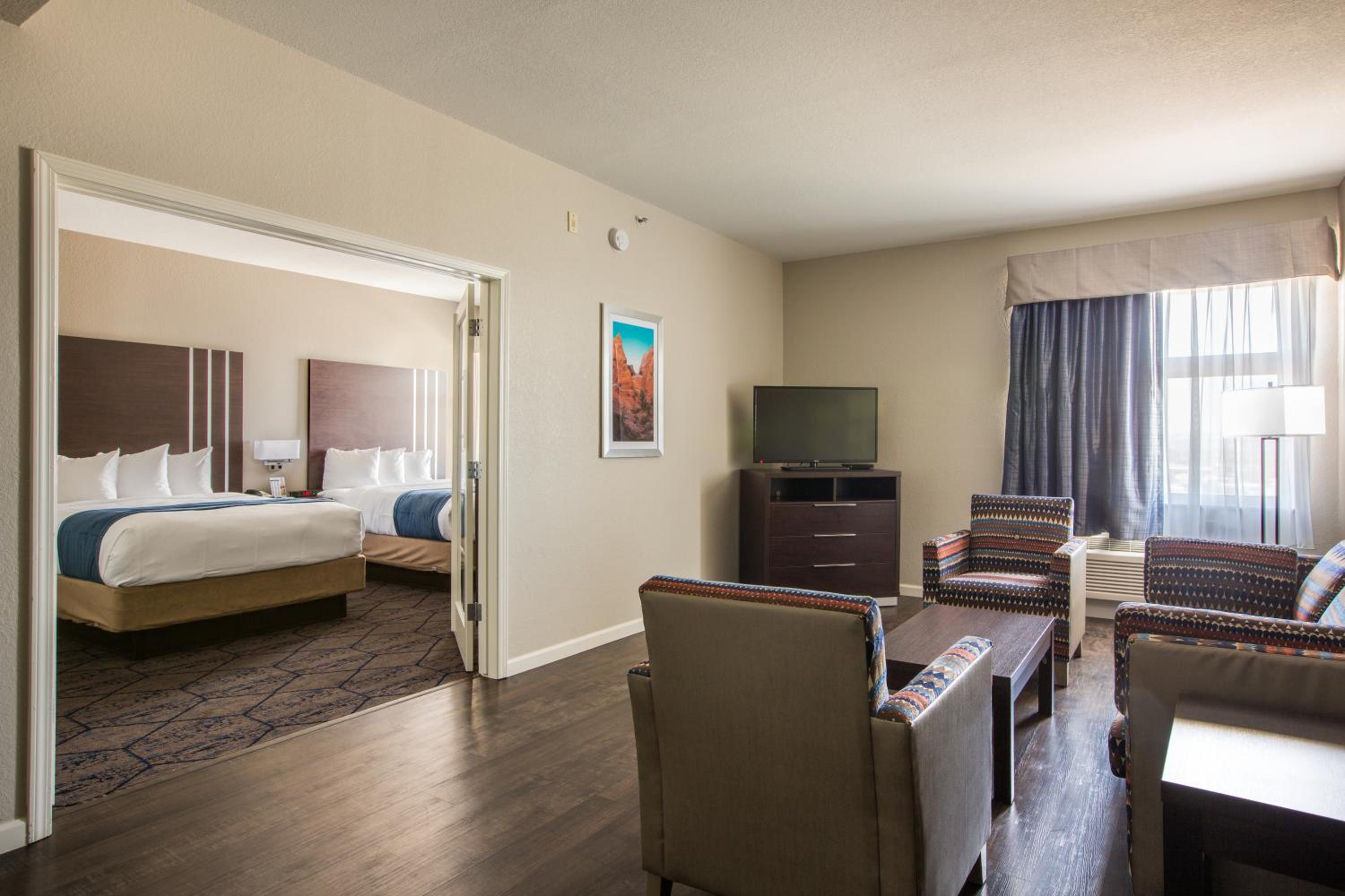 Studio Suite with Two Queen Beds - Non-Smoking - Photo 2