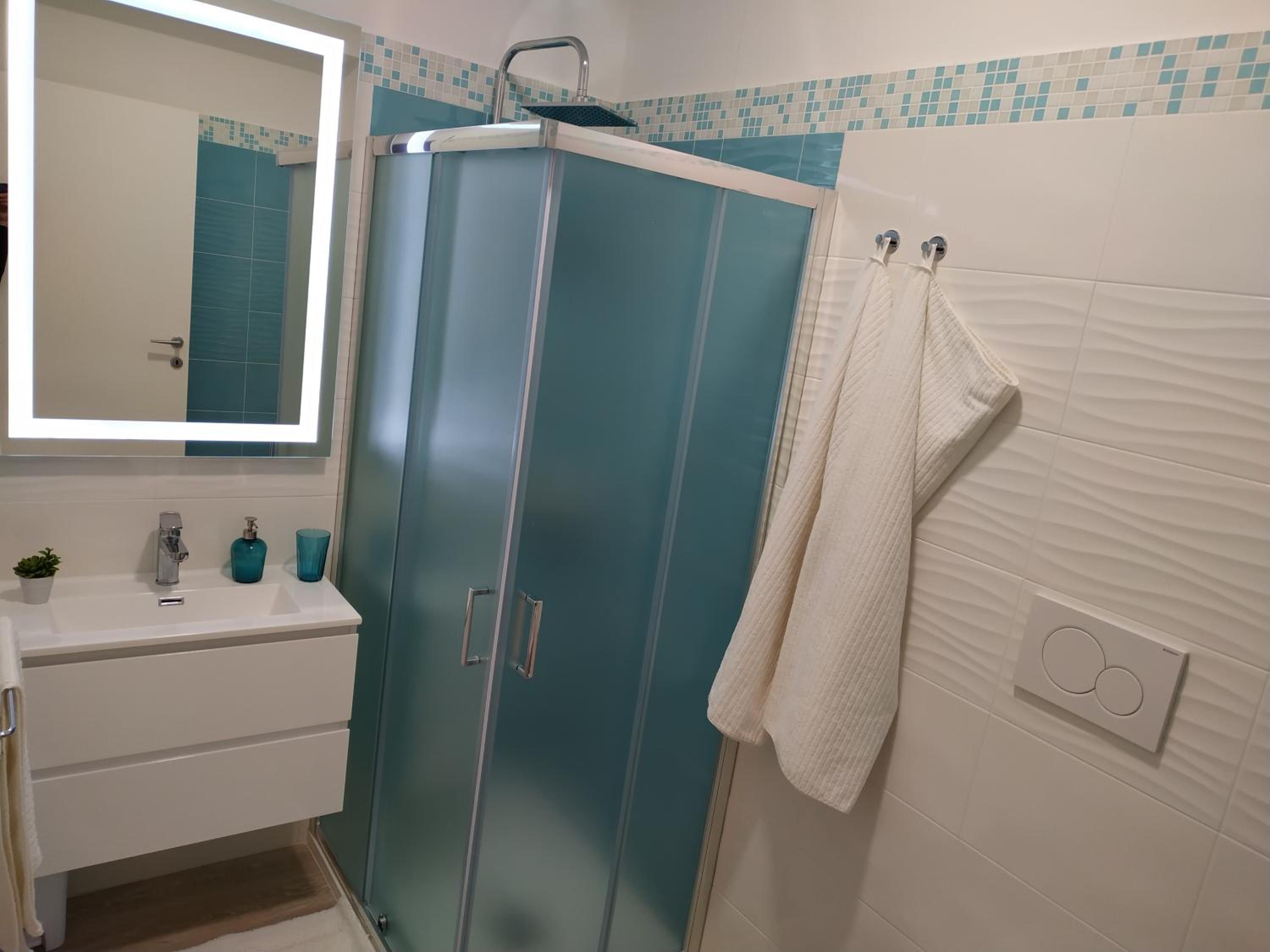 Single Room with Private Bathroom photo 3