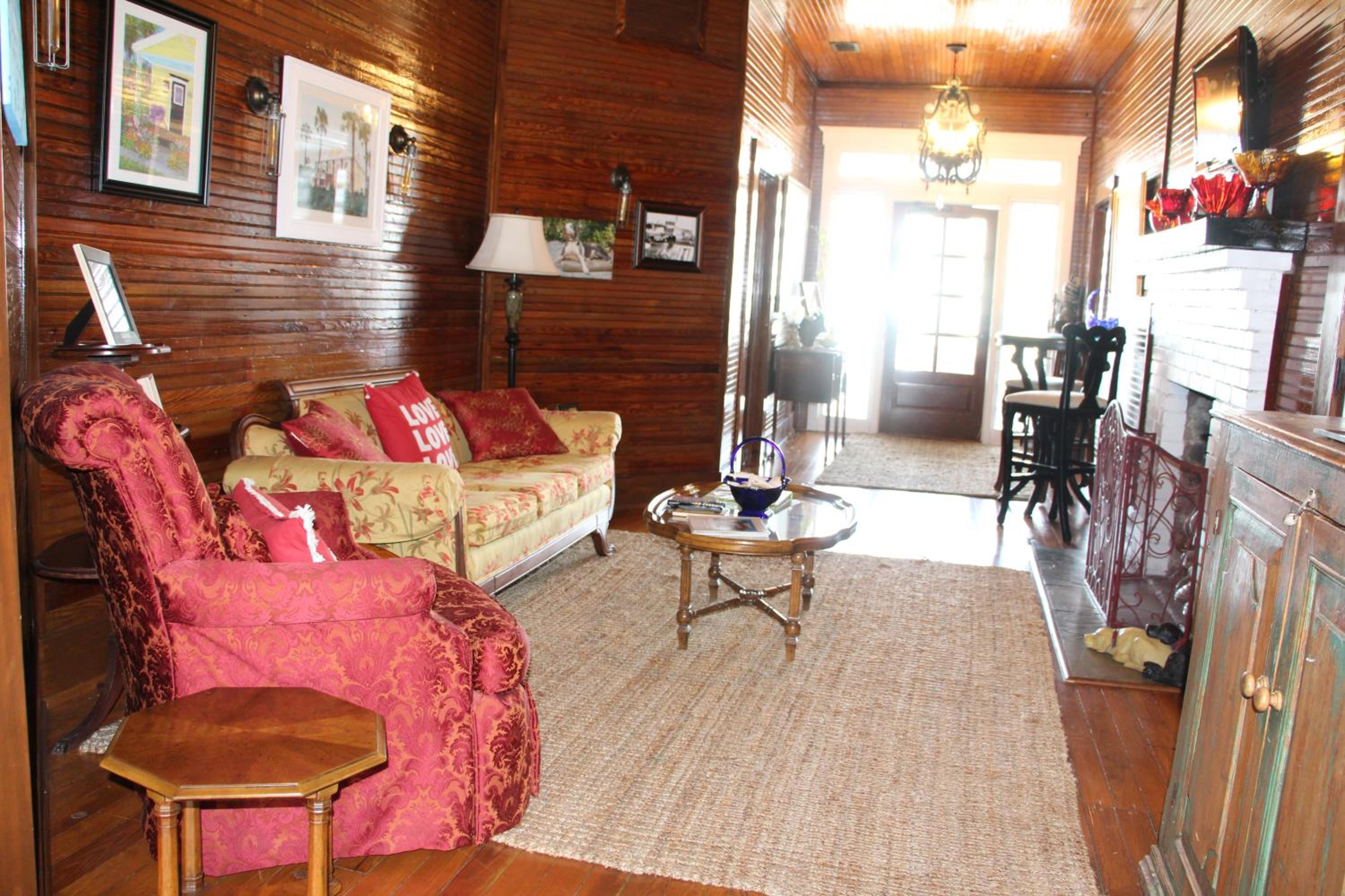 Queen Room photo 1