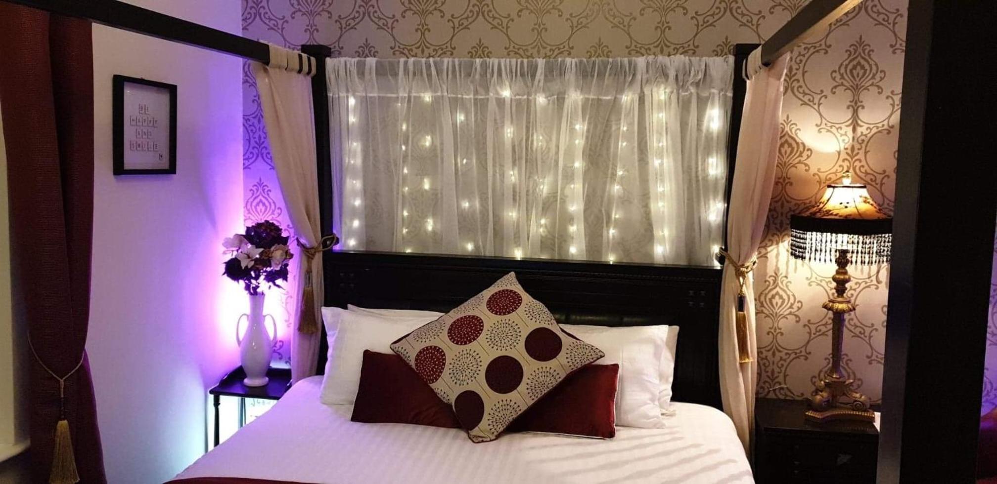 Deluxe Double Room with Bath - Photo 4