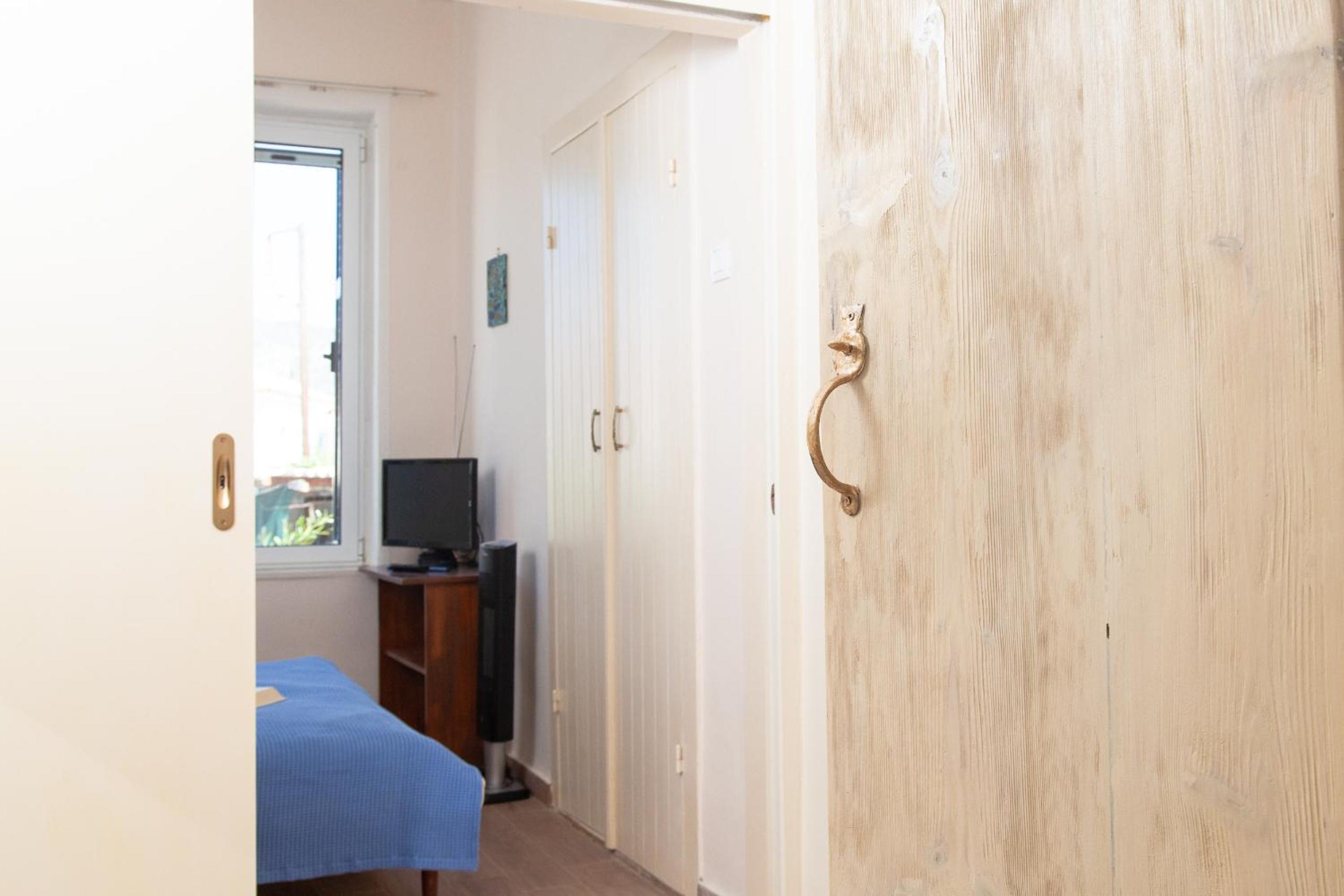Apartment with Sea View - Photo 4