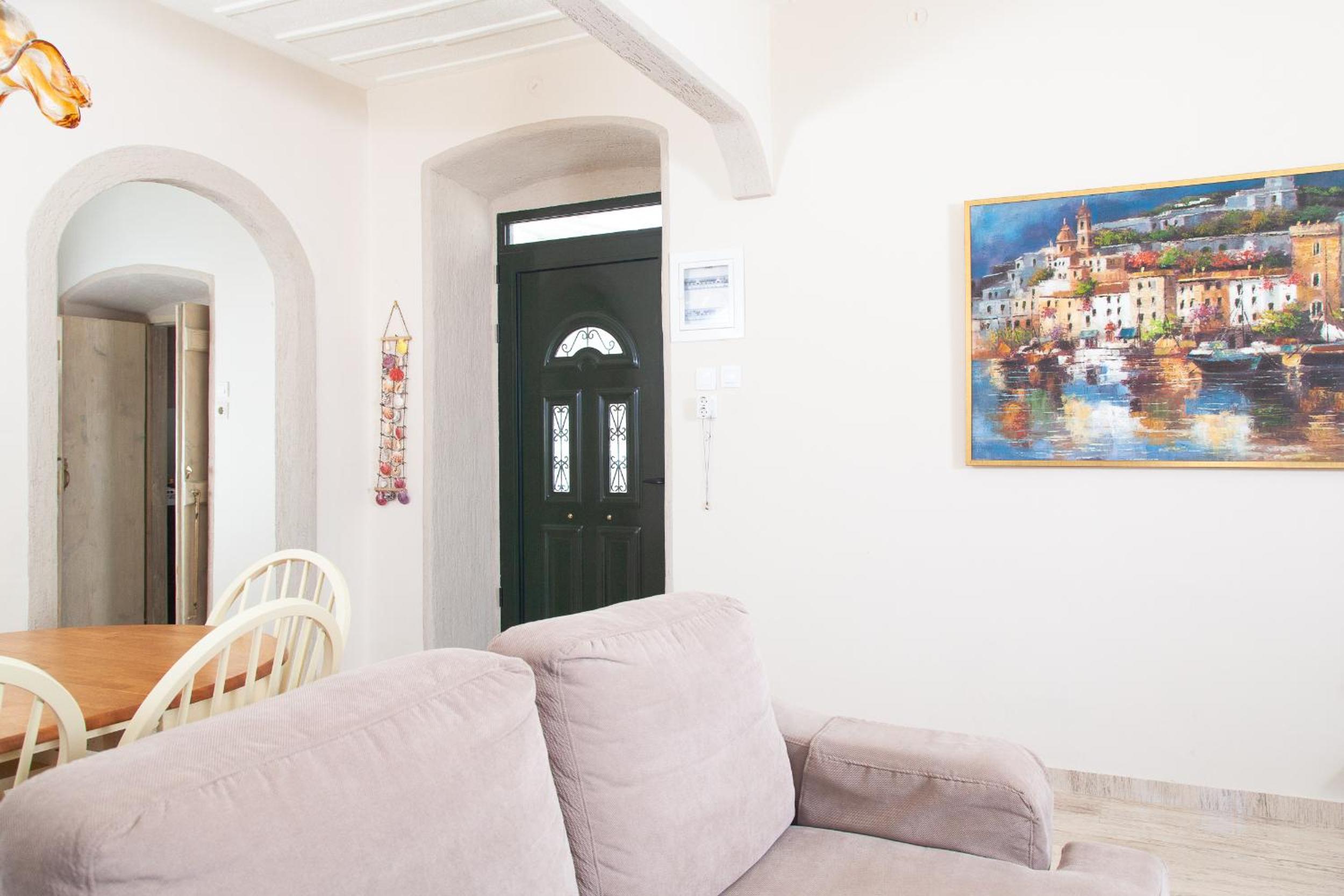 Apartment with Sea View - Photo 6