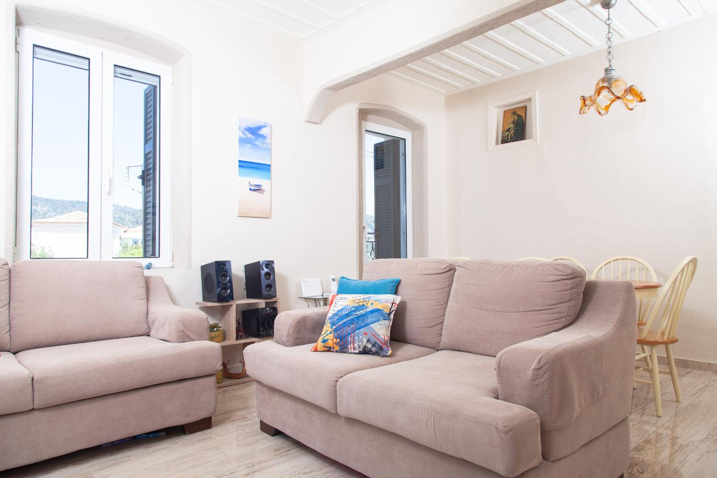 Apartment with Sea View - Photo 8