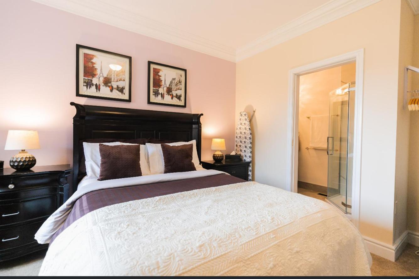 Queen Room photo 1