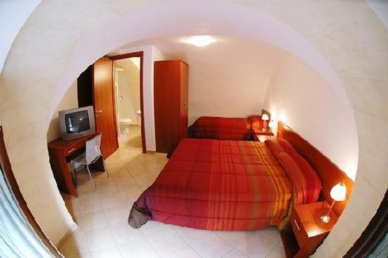 Large Double Room - Photo 4