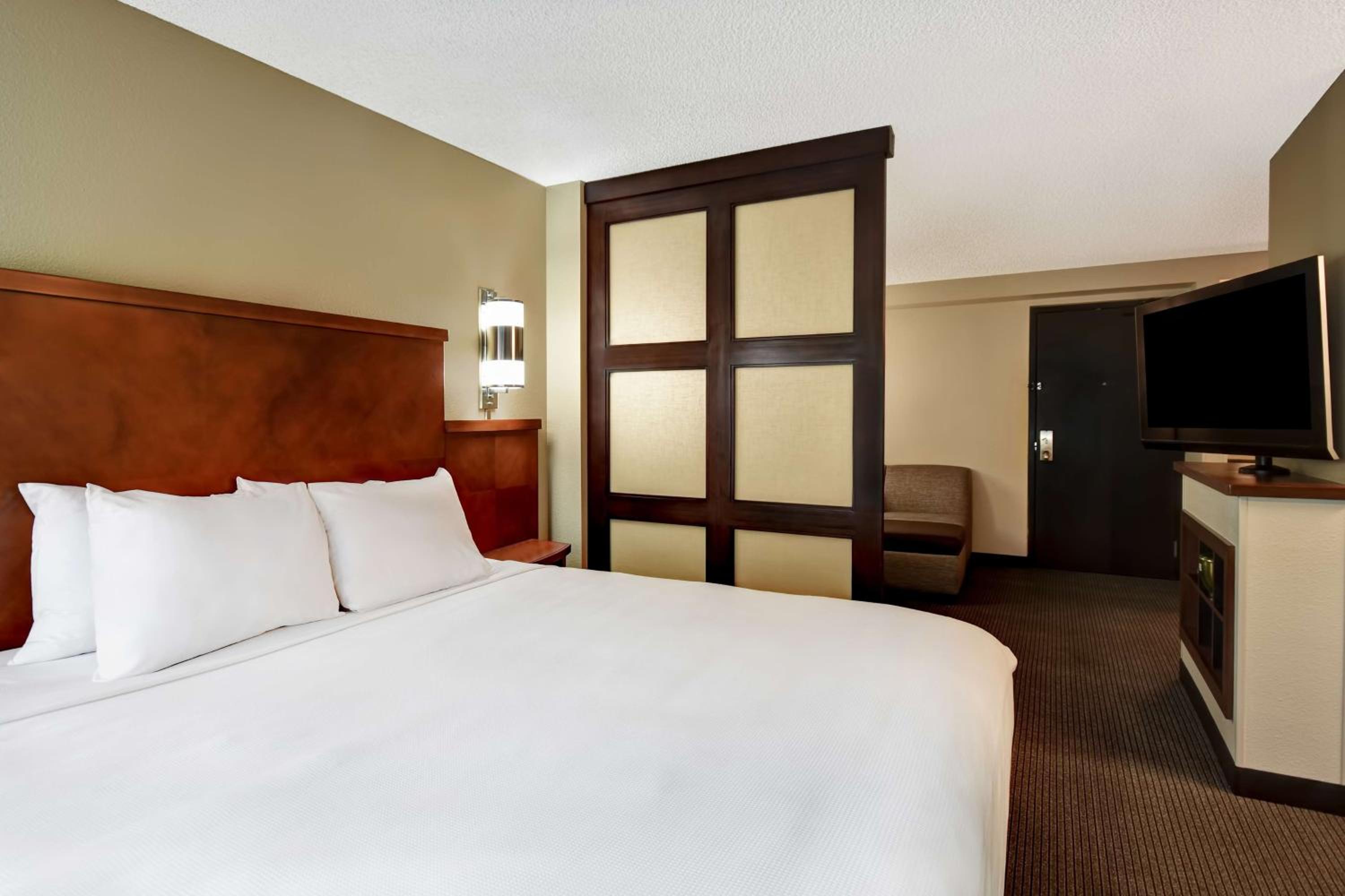 King Room with Sofa Bed - High Floor - Photo 6