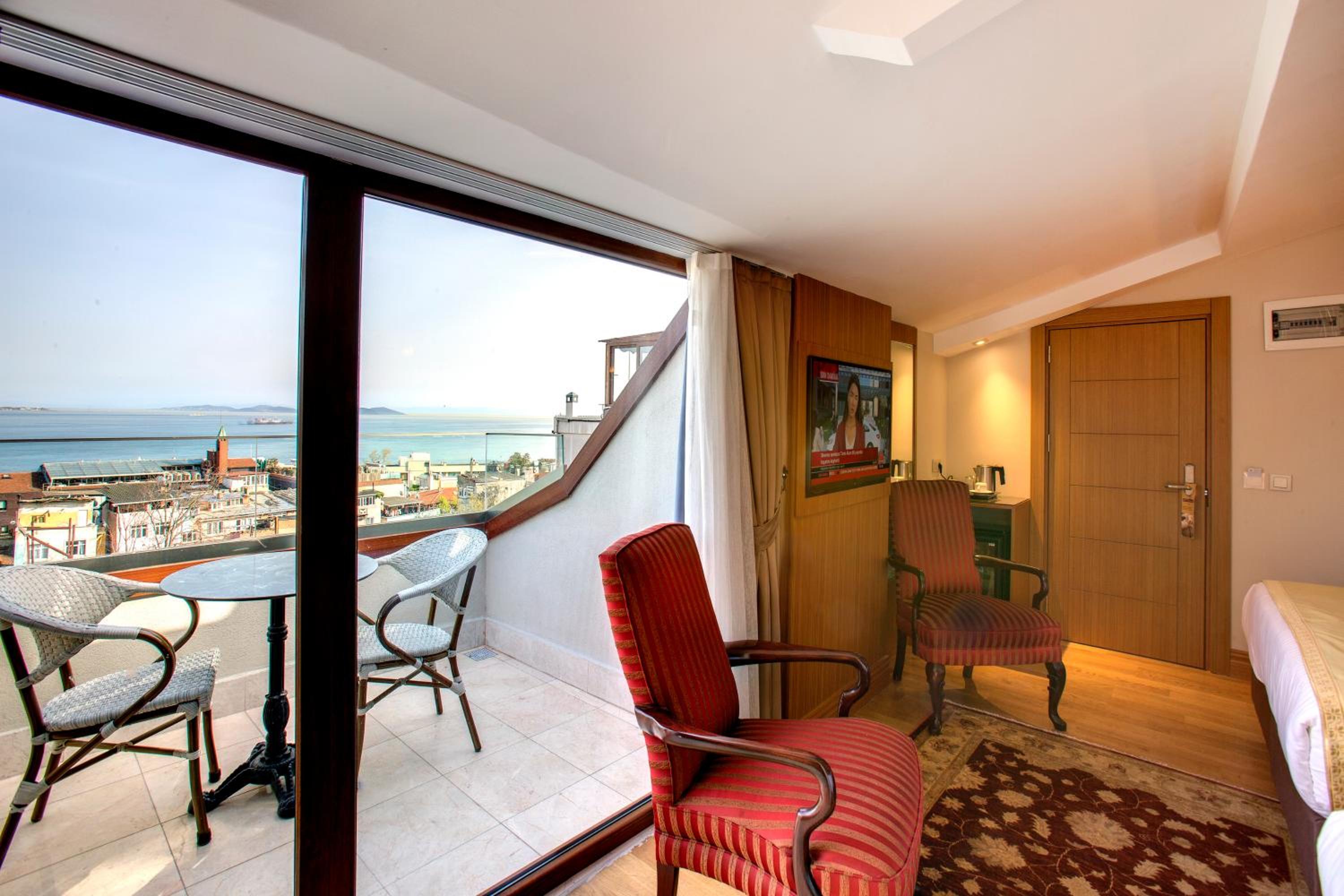 Superior Triple Room with Sea View photo 3