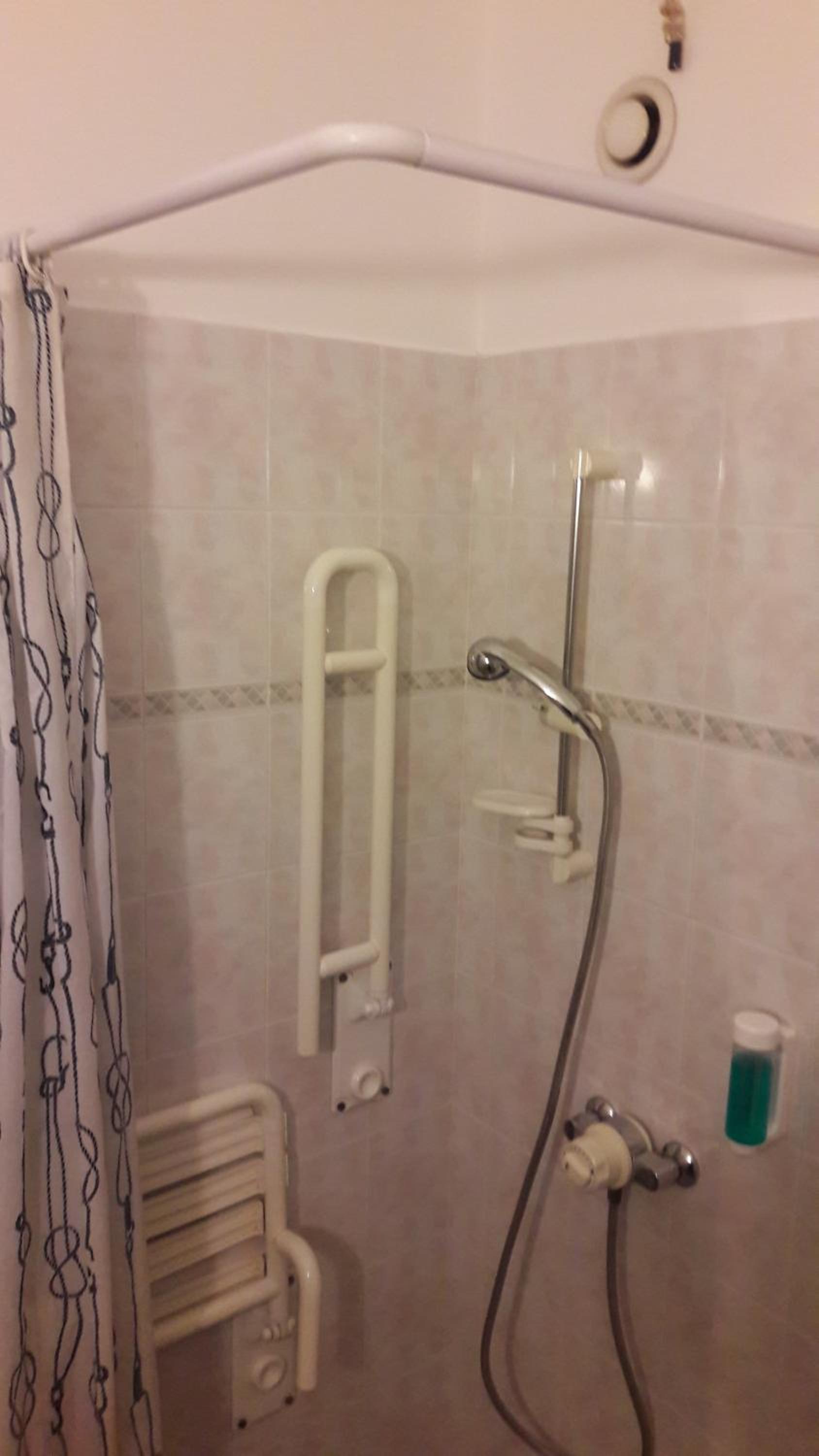 Single Room - Disability Access photo 2