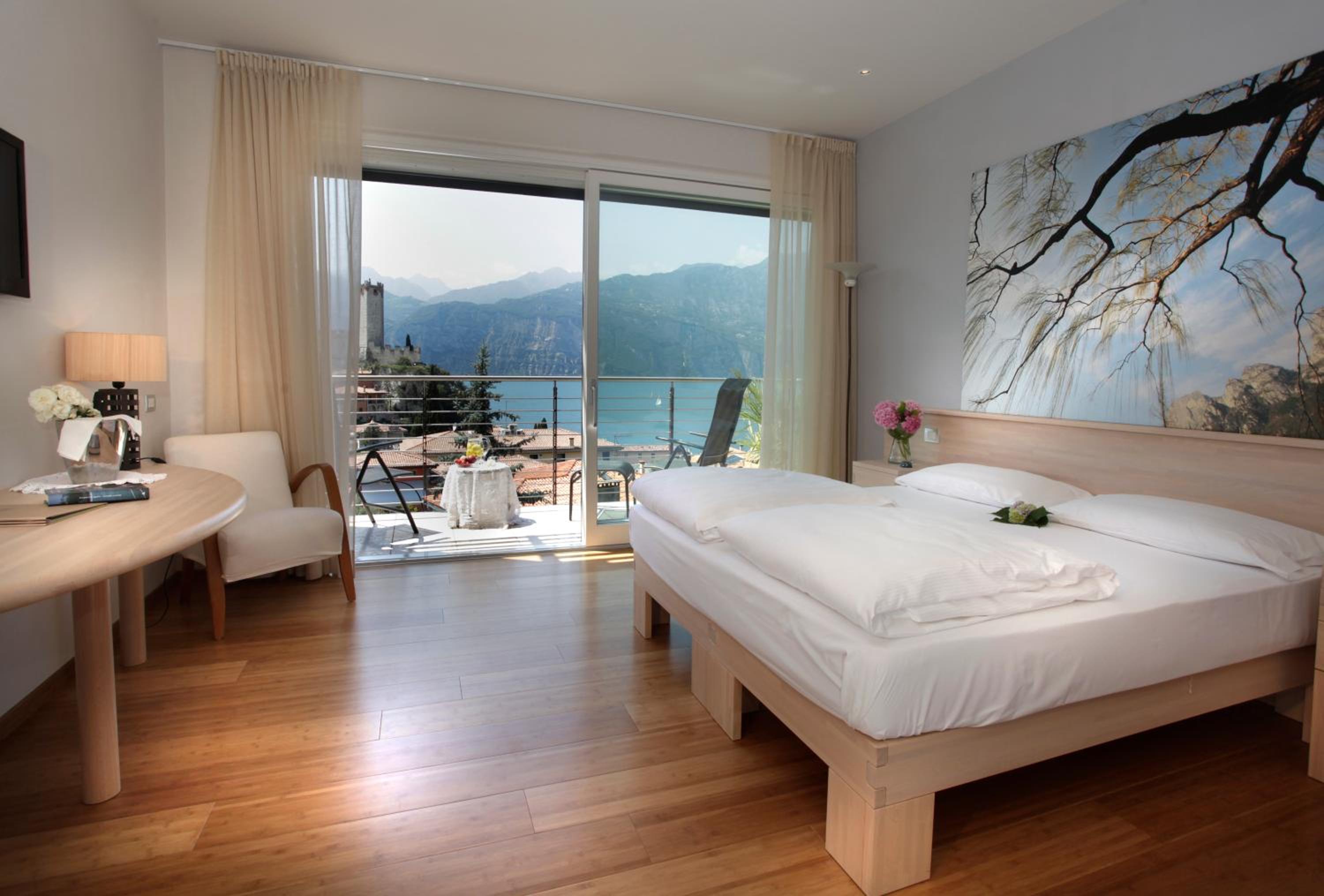 Executive Double with Balcony and Lake View photo 1