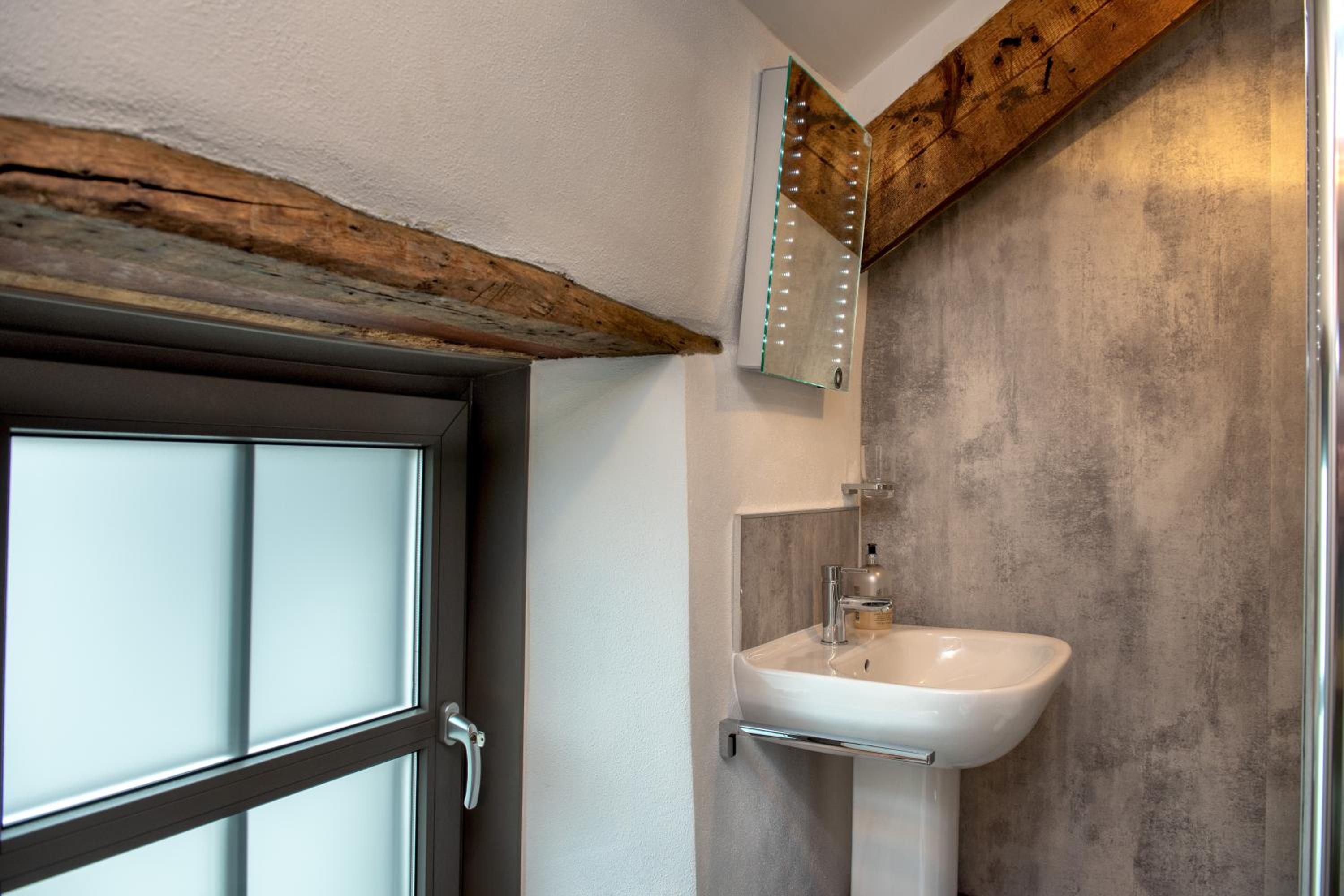 Deluxe Double Room with Shower photo 2