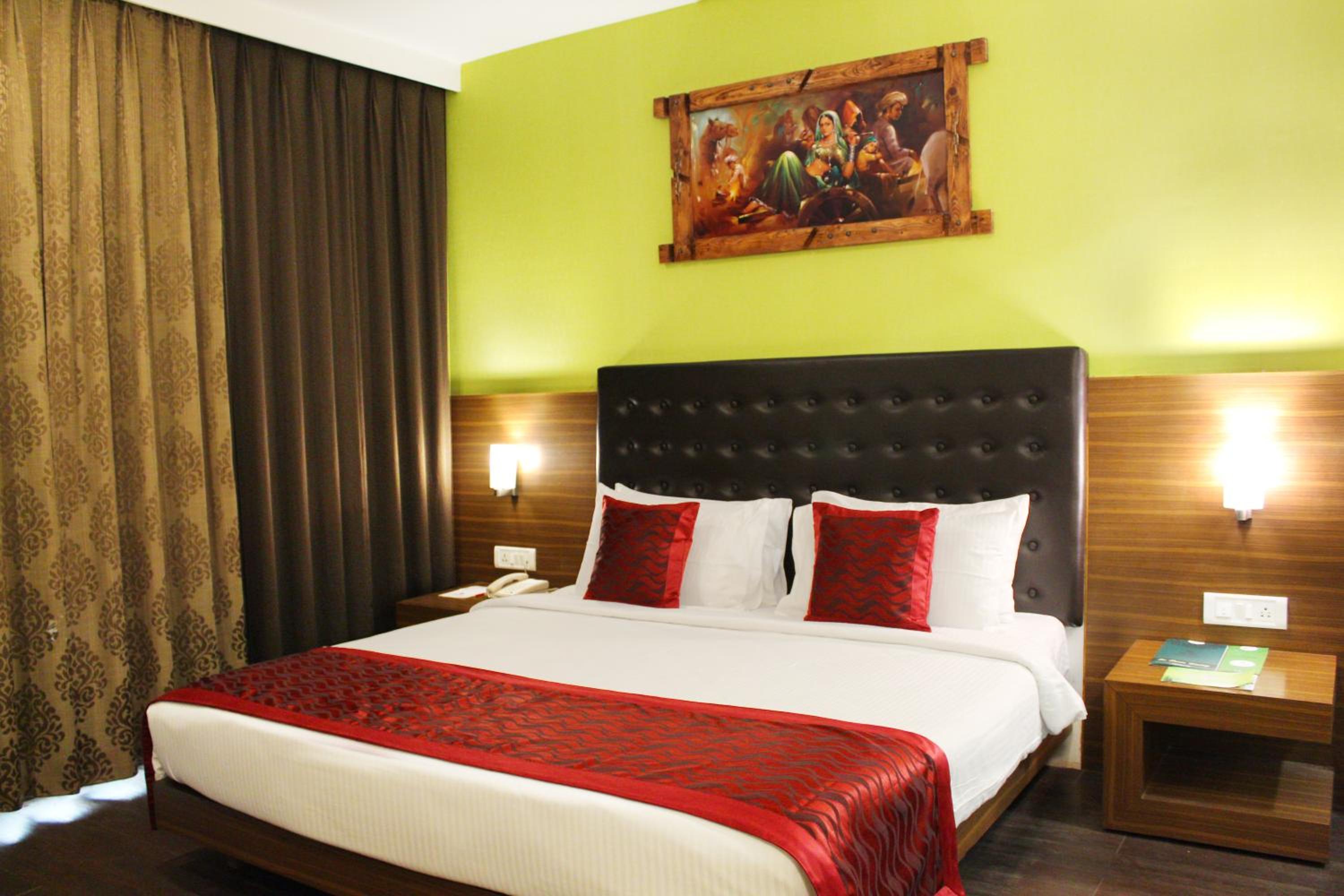 Super Deluxe Room King Bed - Photo 15