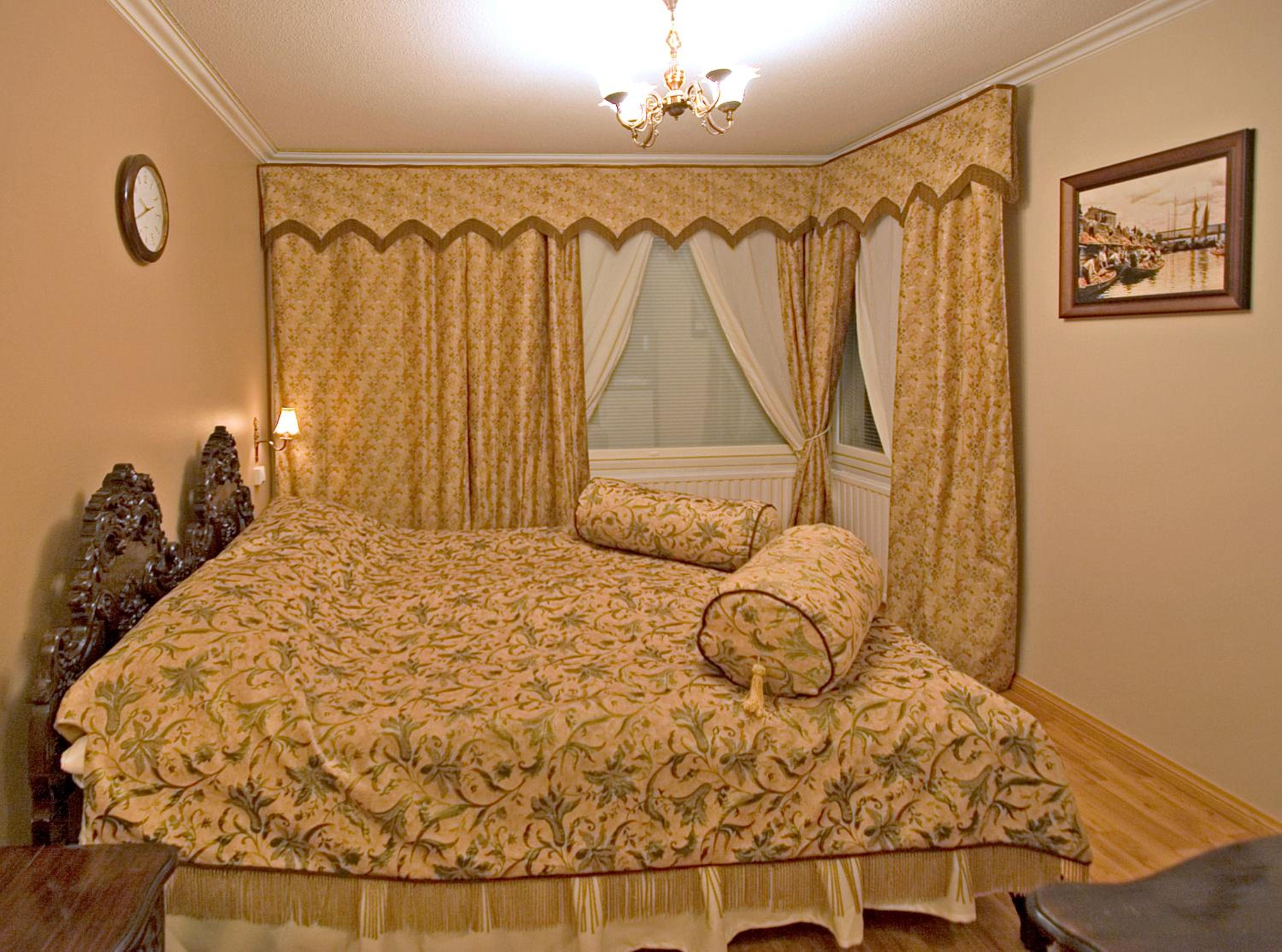 Double Room with Private Bathroom and toilet - Photo 6