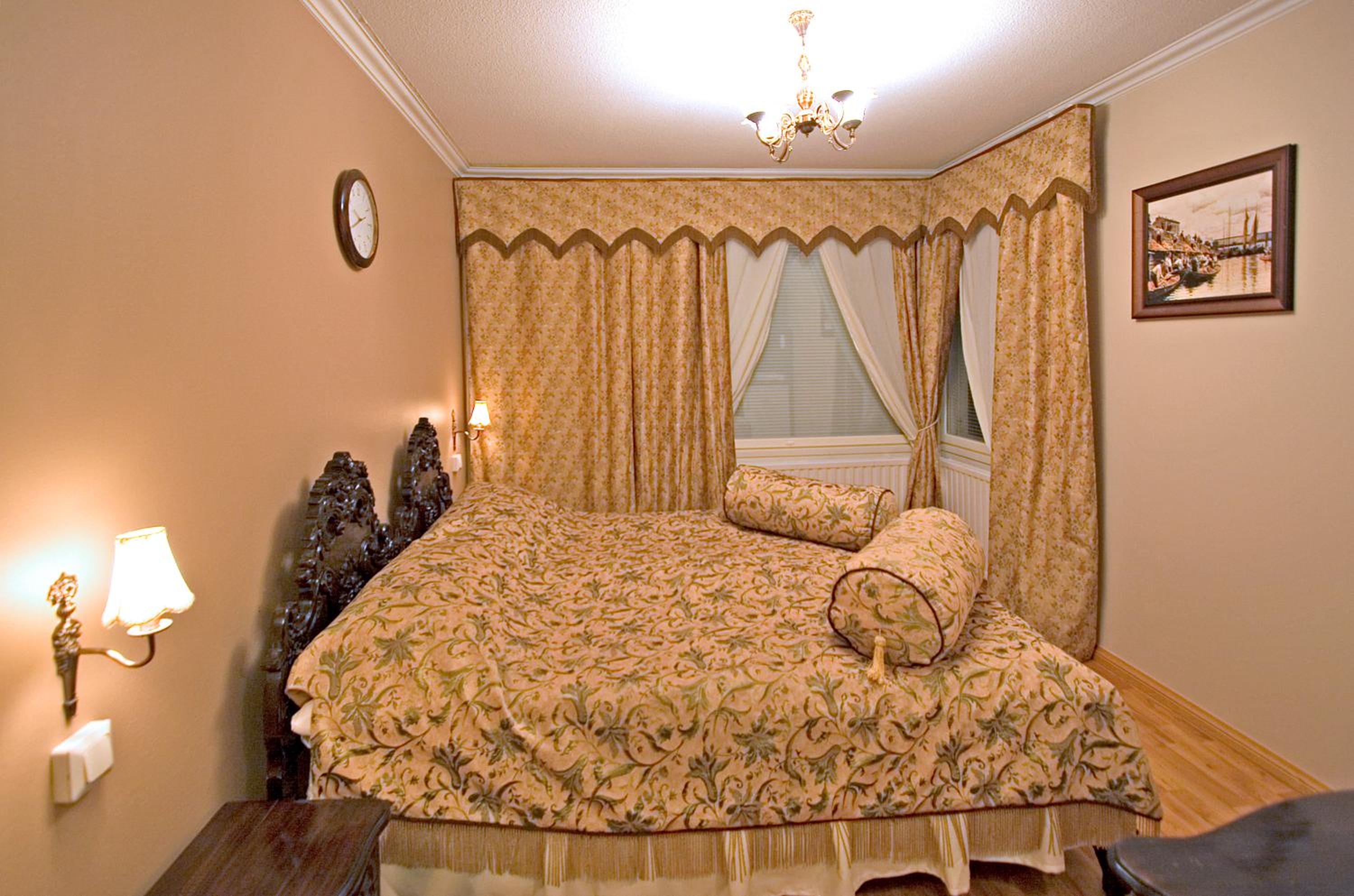 Double Room with Private Bathroom and toilet - Photo 4