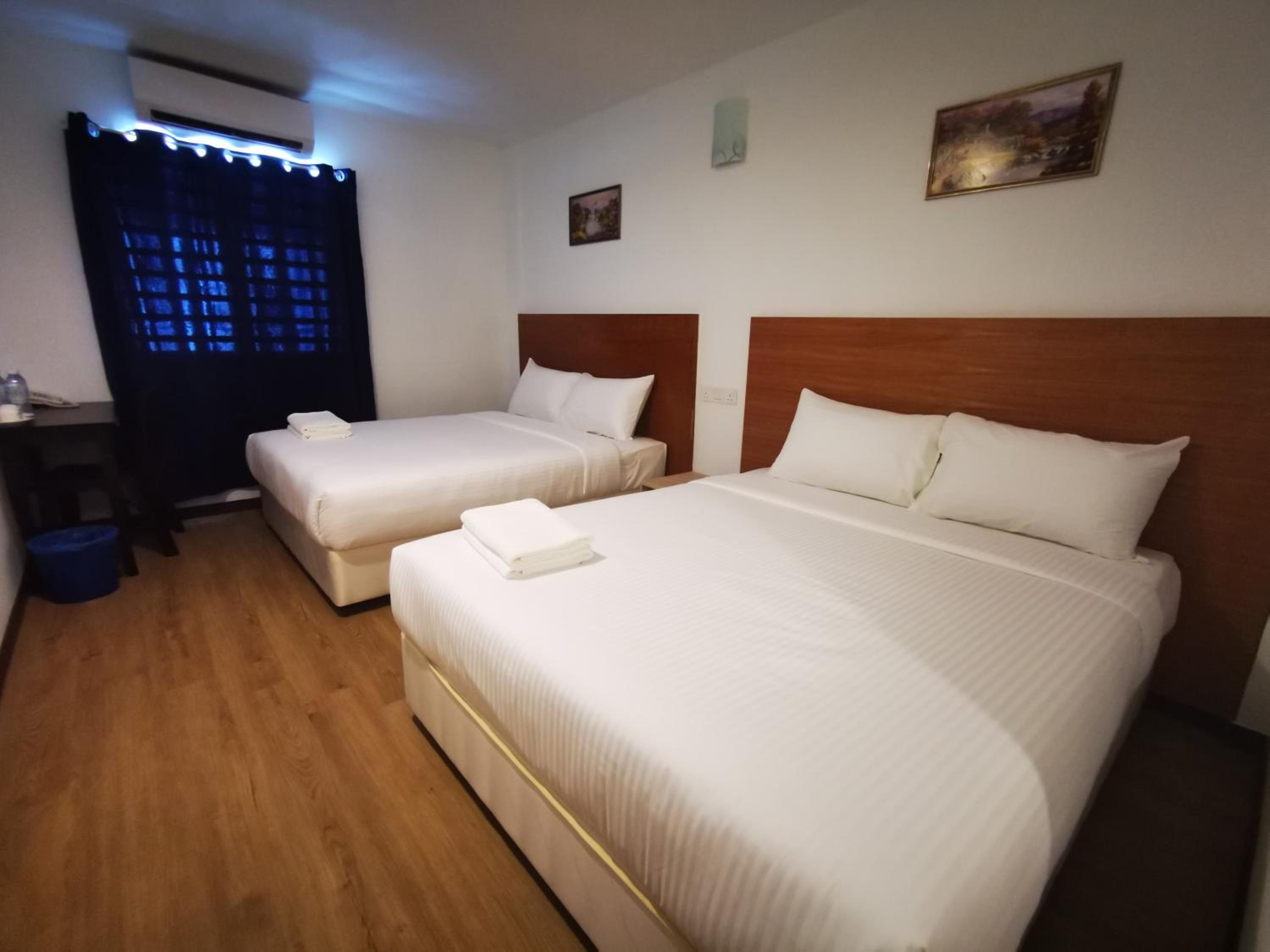 Deluxe Quadruple Room - Photo 1