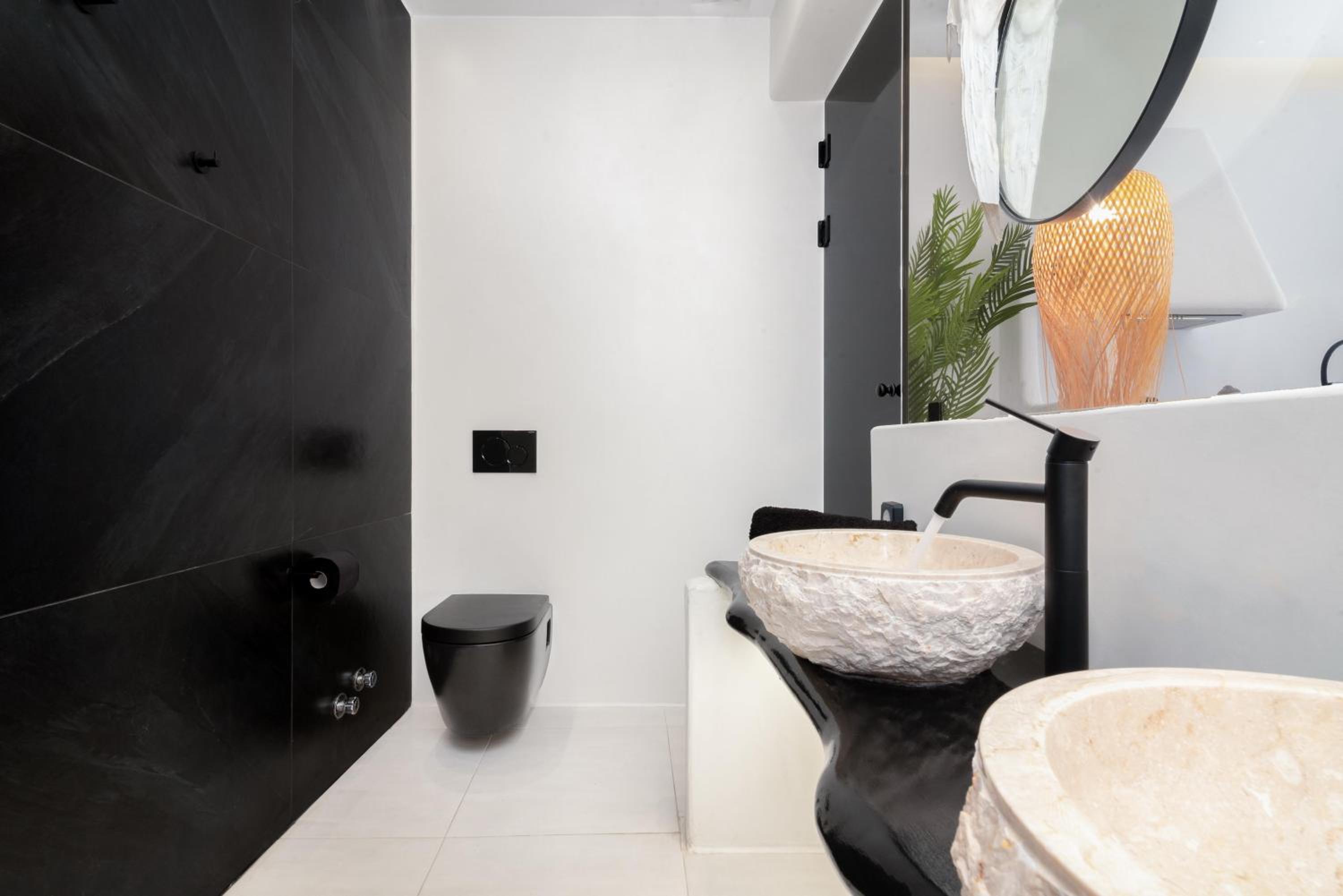 Deluxe Apartment with Hot Tub and City View - Photo 6