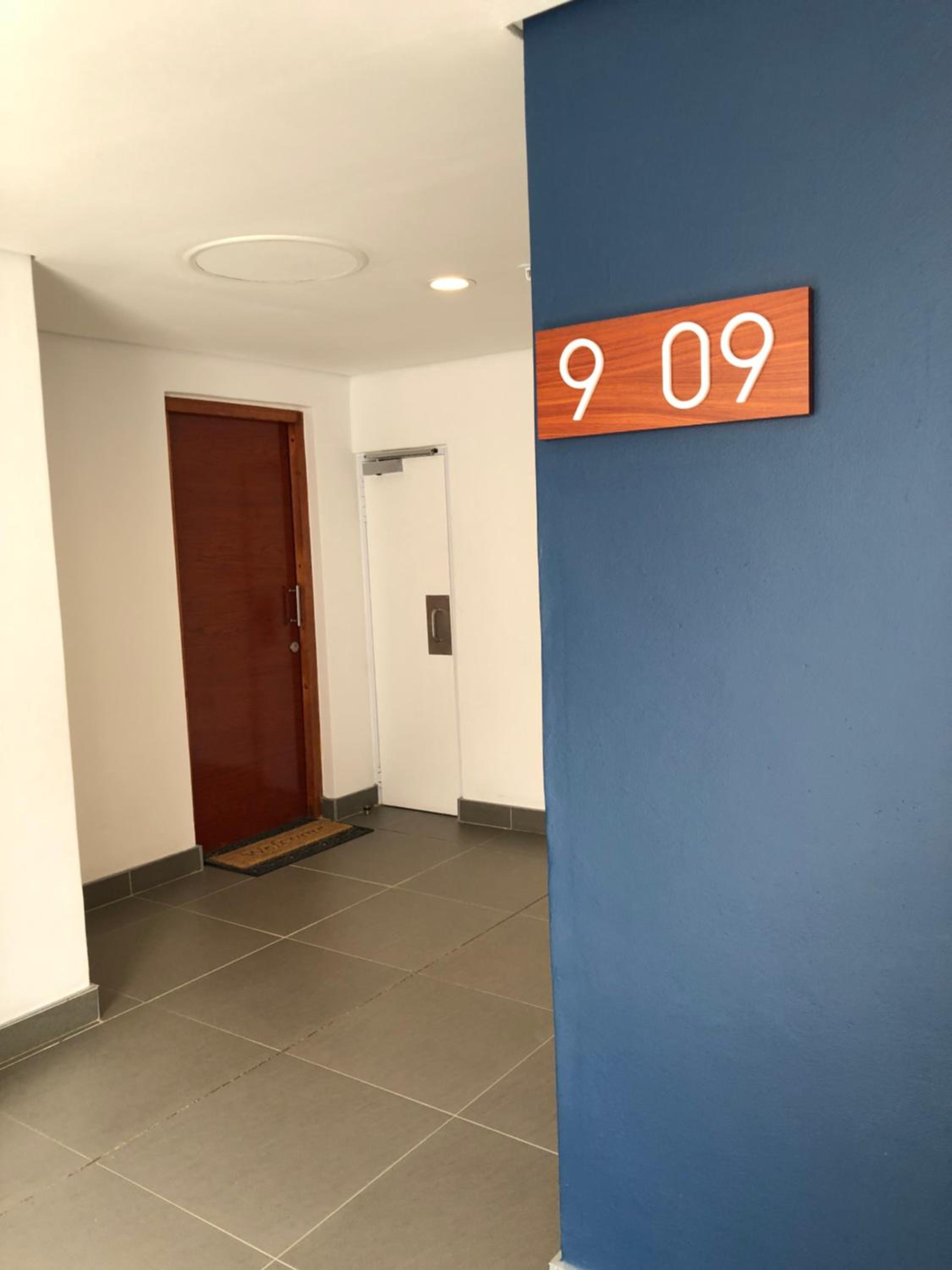 Deluxe Apartment - In Freedom Plaza Building photo 1
