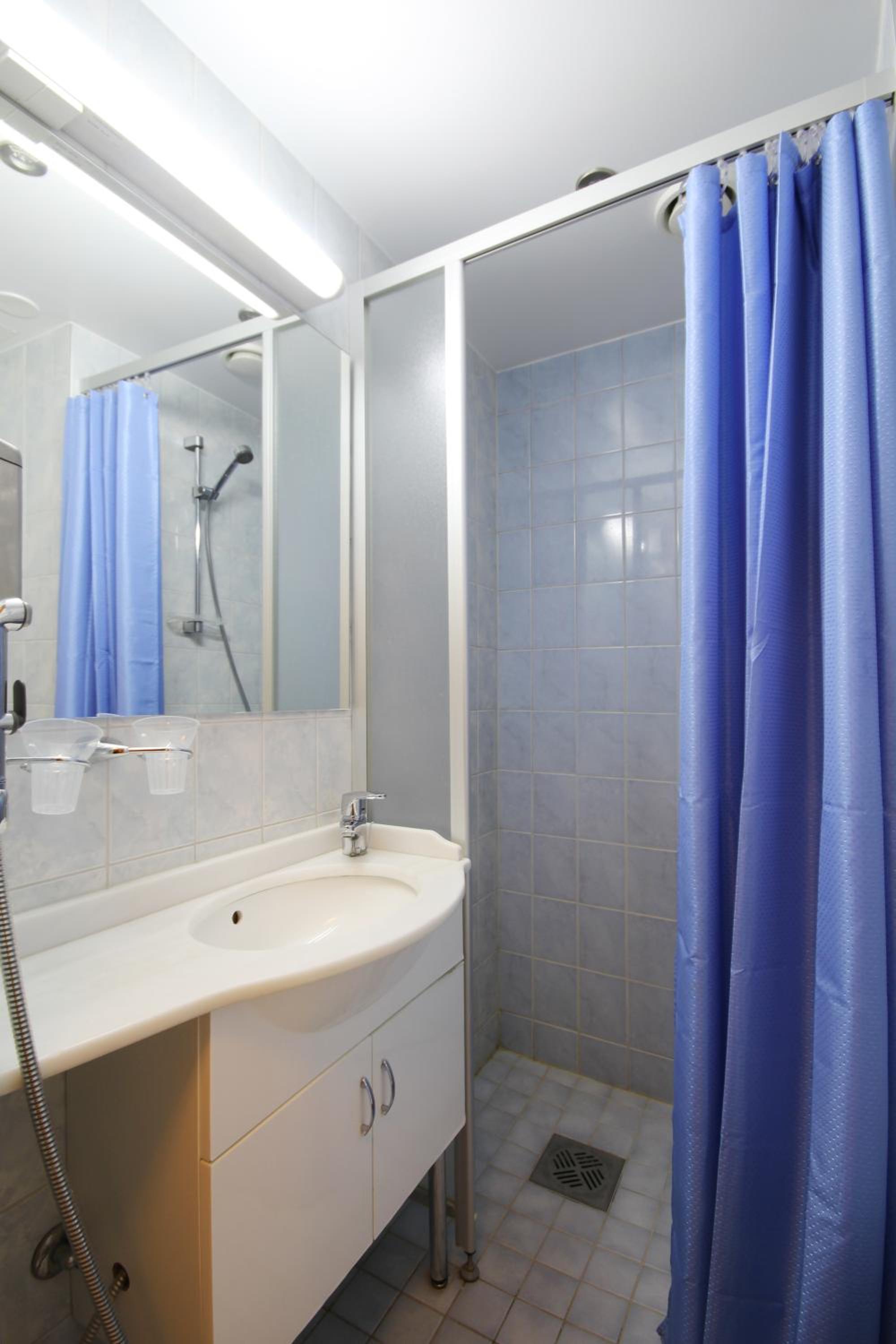 Twin Room with Private Bathroom and Toilet - Photo 6