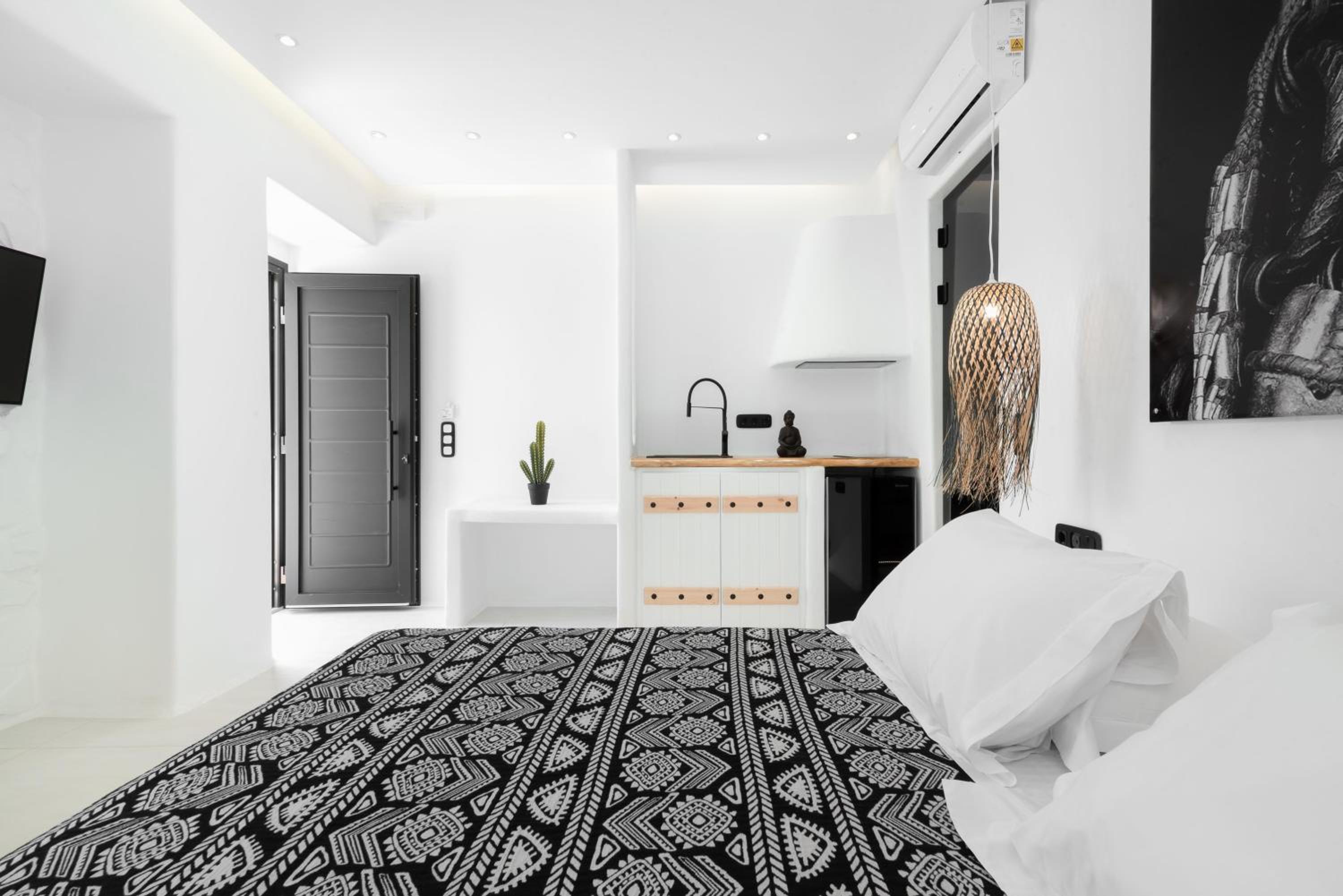 Deluxe Apartment with Hot Tub and City View photo 3