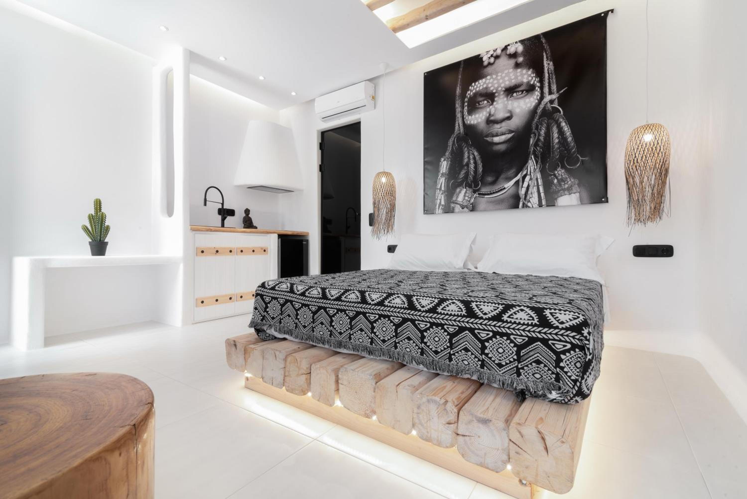 Deluxe Apartment with Hot Tub and City View