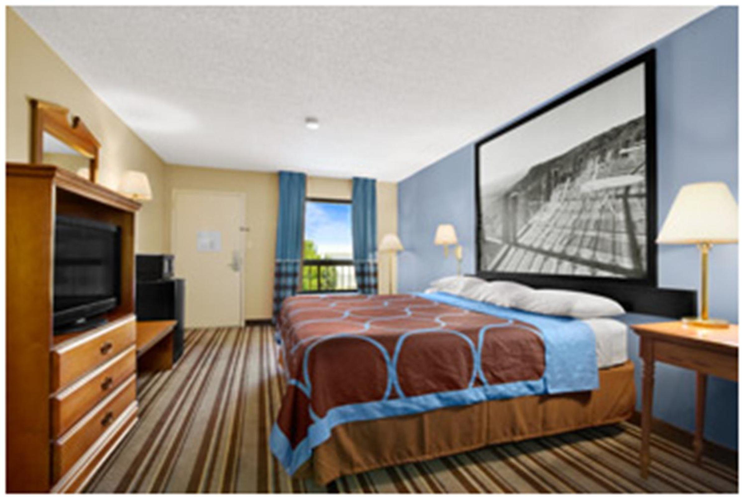 King Room - Non-Smoking - Photo 1