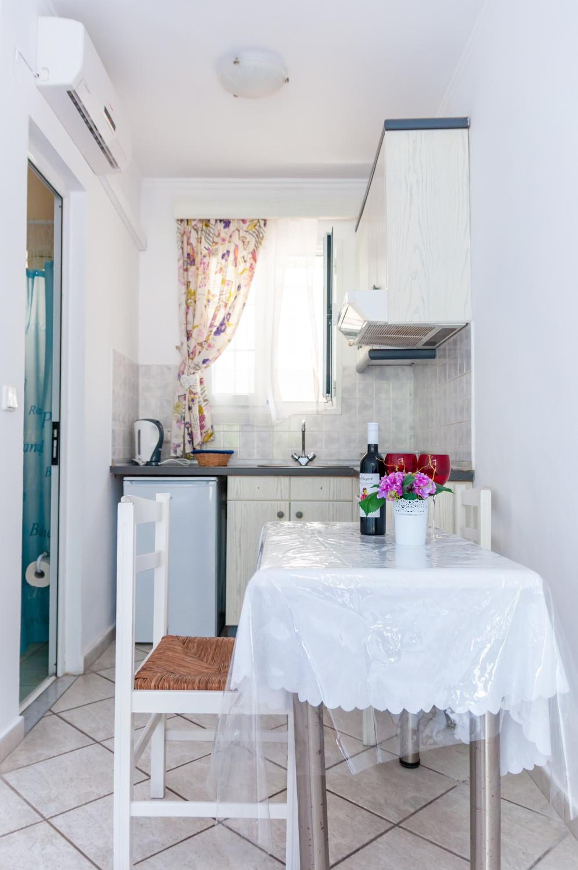 Studio Apartment photo 2