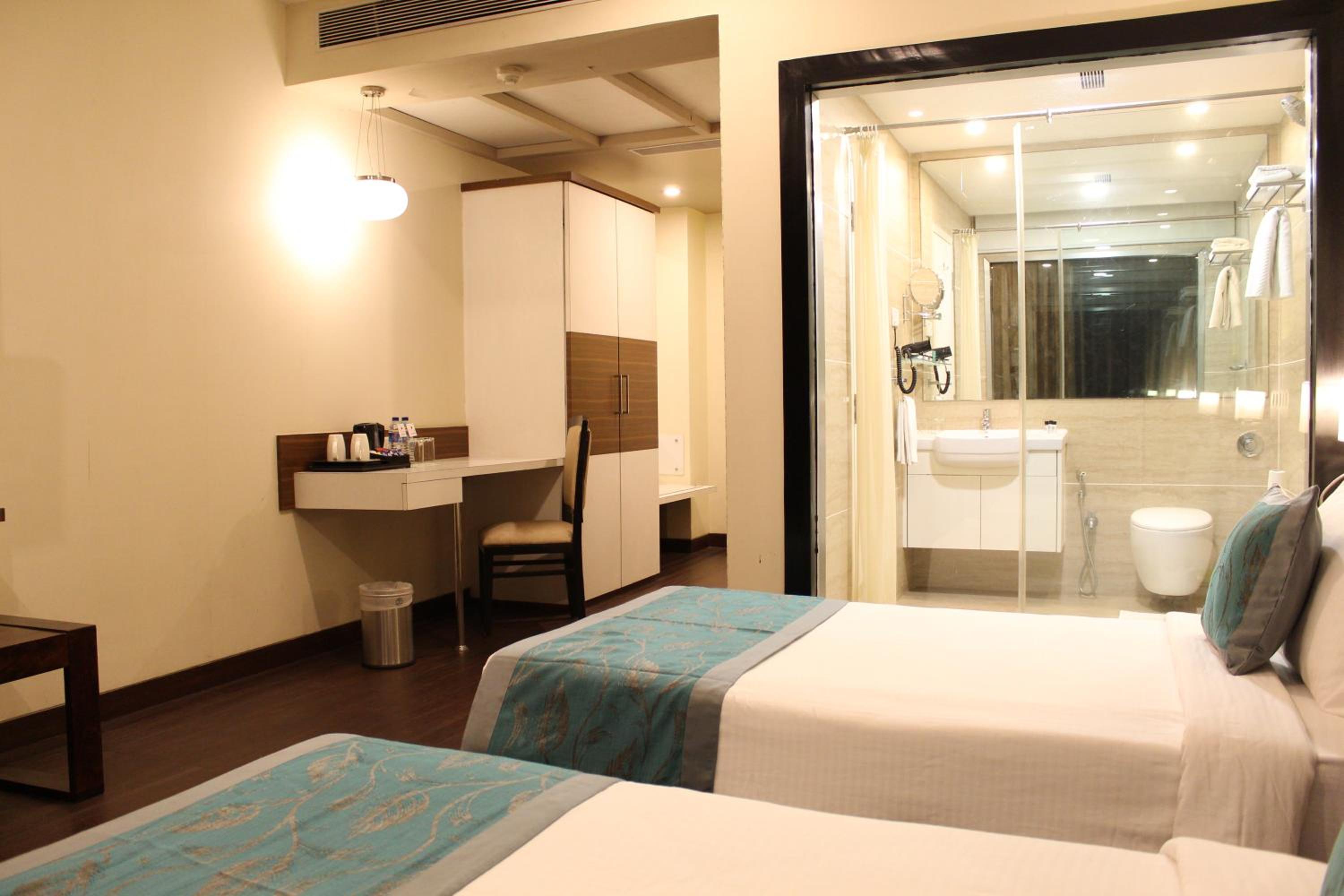 Super Deluxe Room Twin Bed - Photo 3