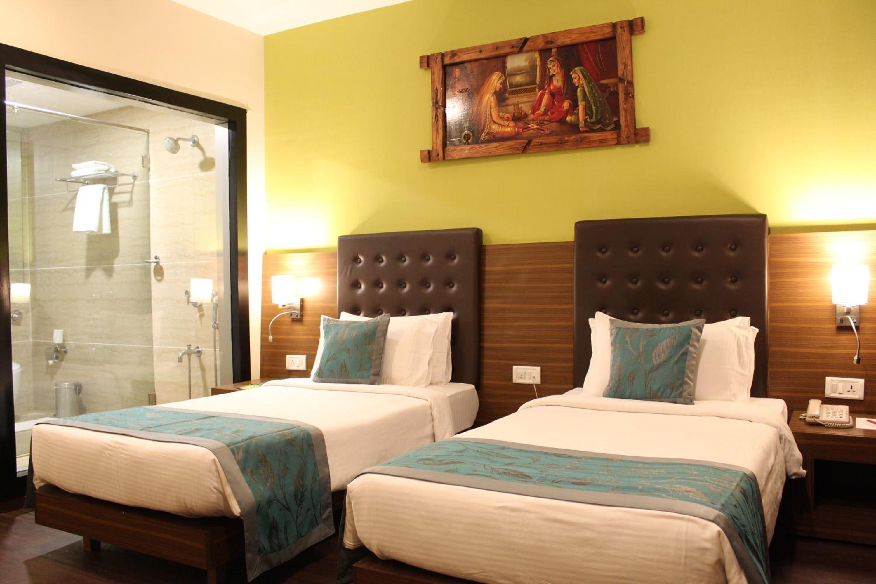 Super Deluxe Room Twin Bed - Photo 2