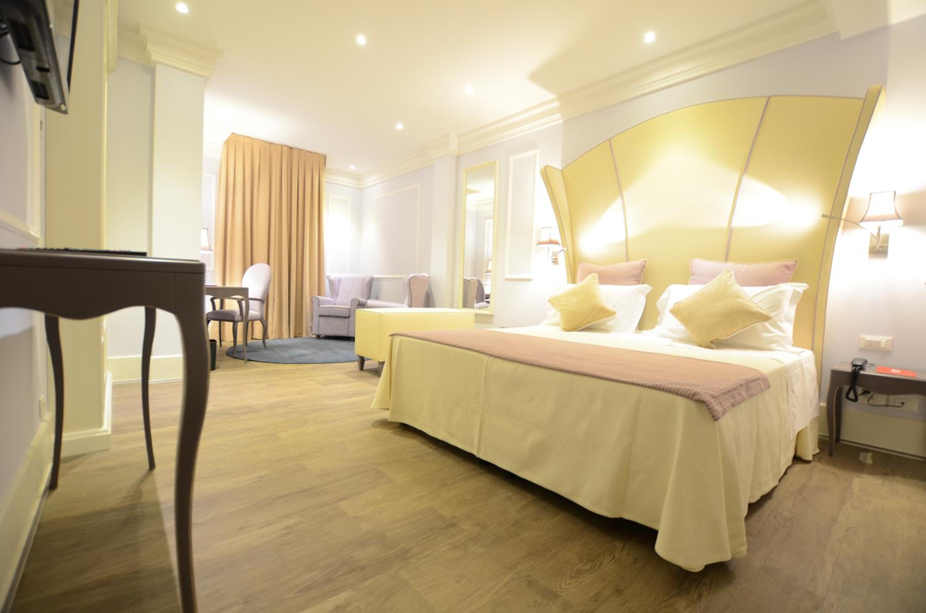 Deluxe Double Room - Photo 7