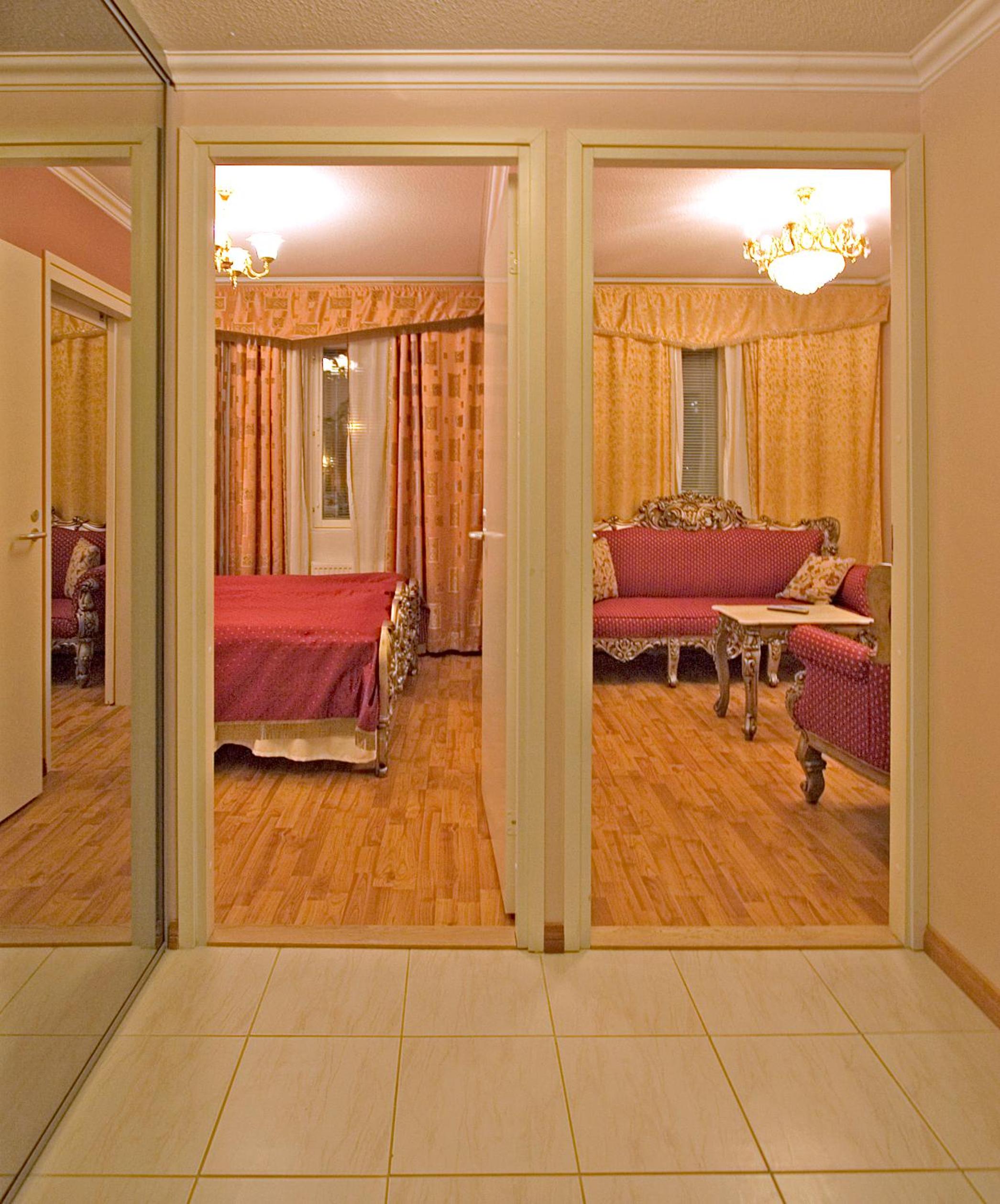 Suite - Photo 7