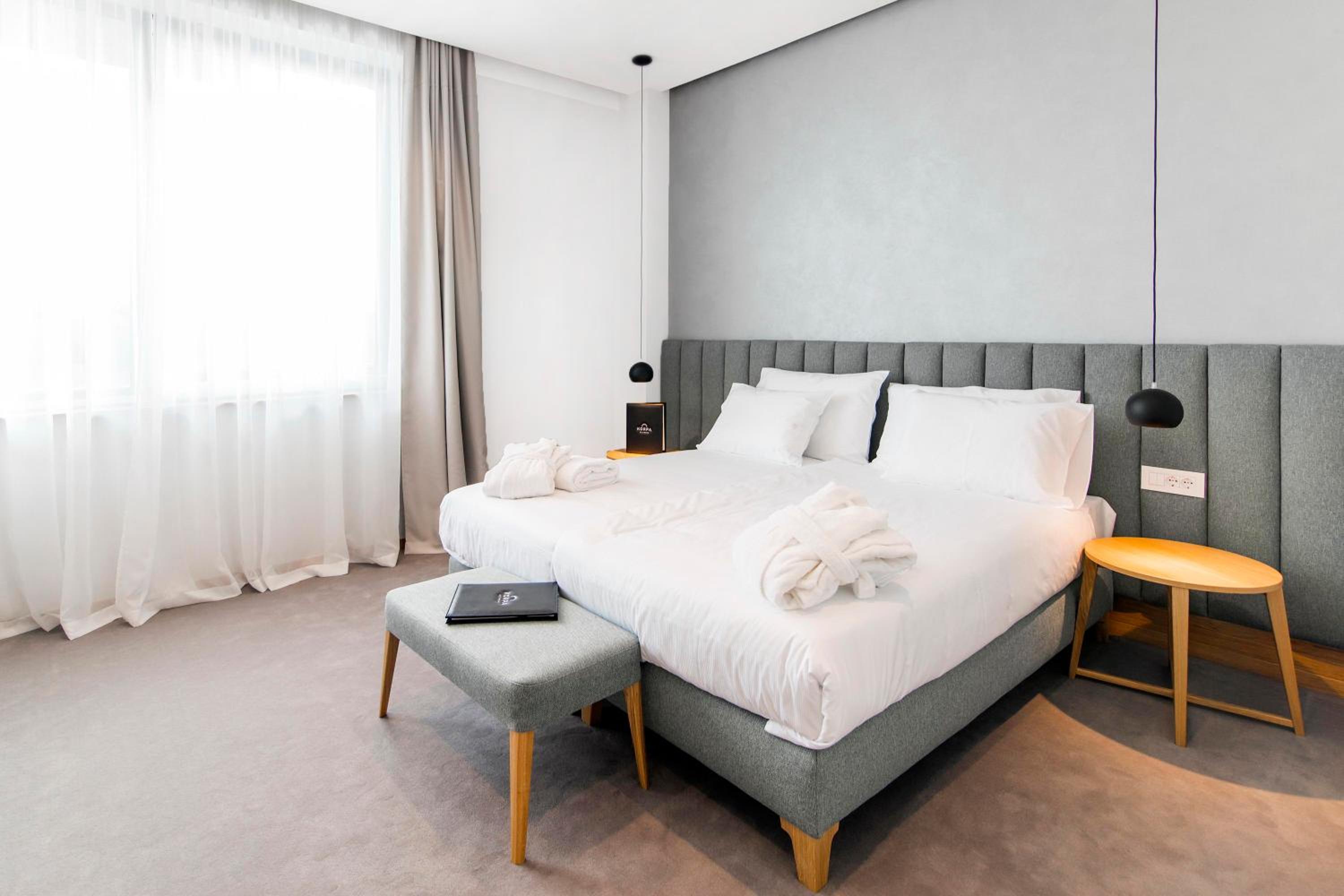Deluxe Double or Twin Room - Photo 16