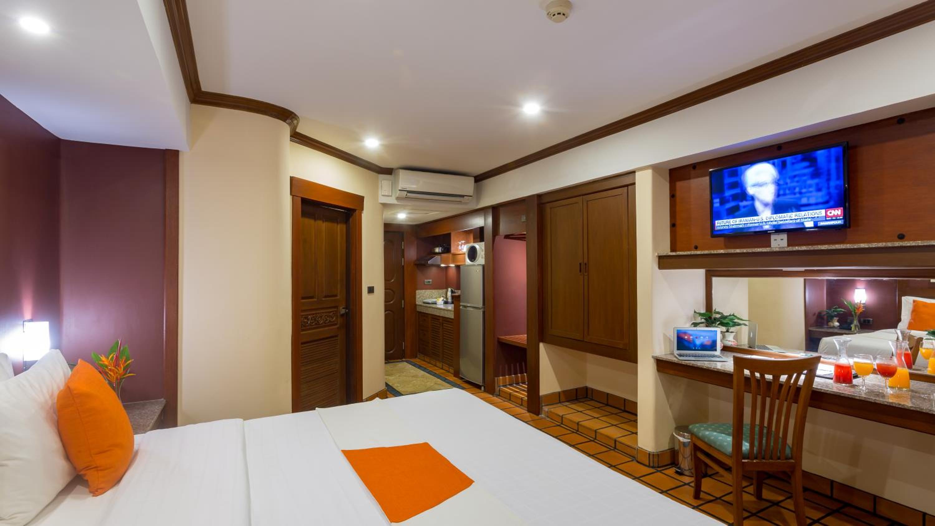 Studio Suite - Photo 15