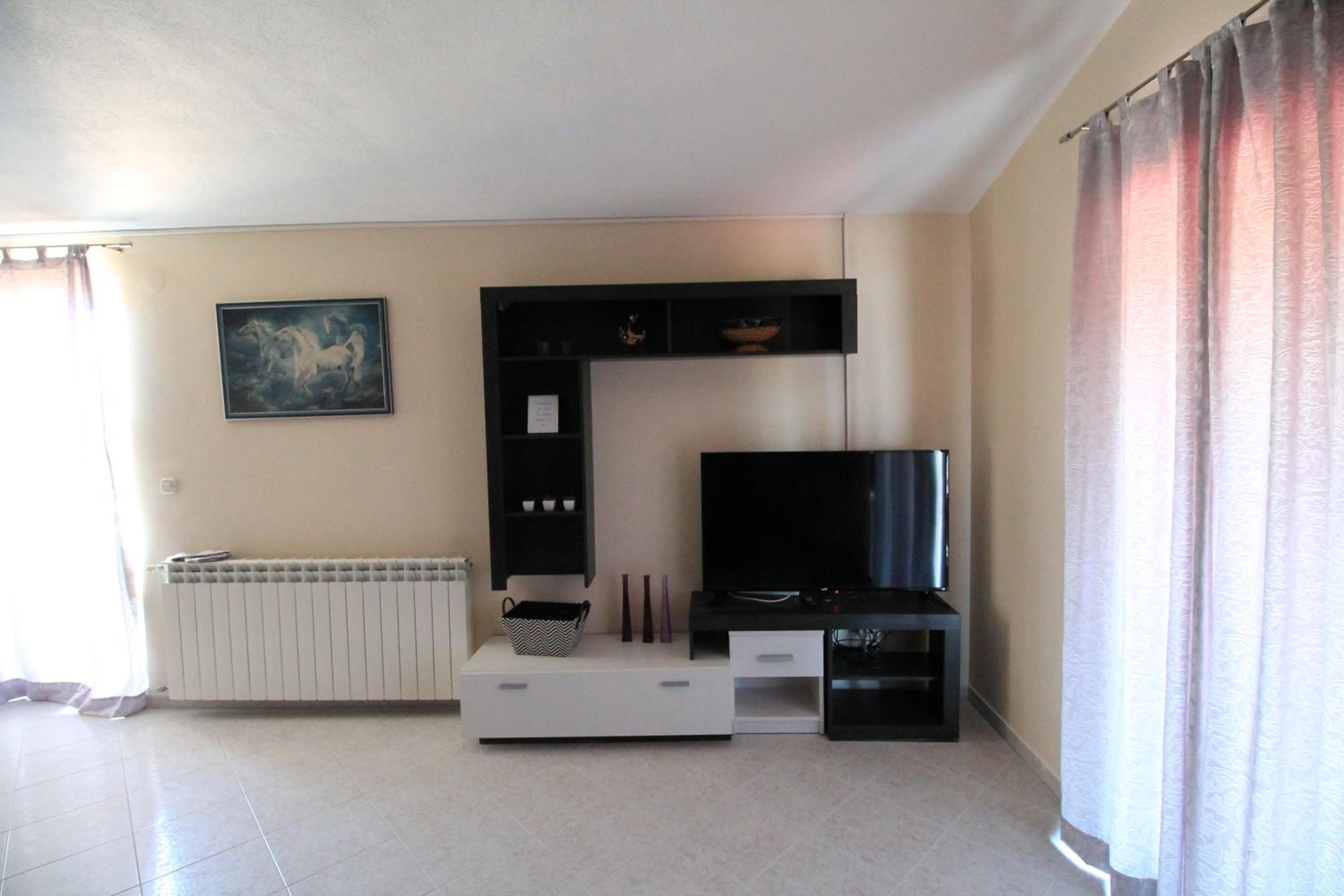 Apartment with Pool View  - Photo 1