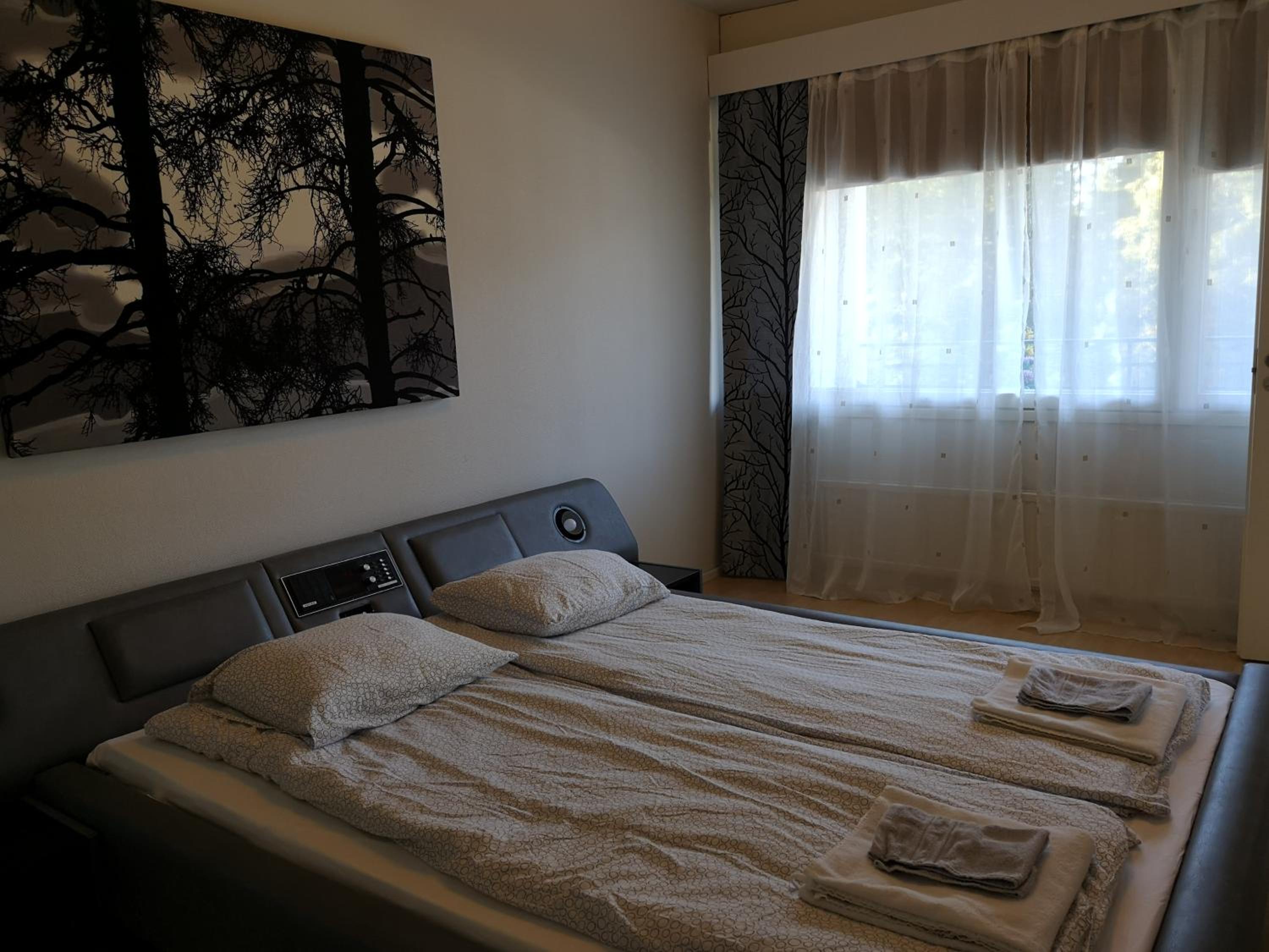 Apartment with Balcony - Photo 6