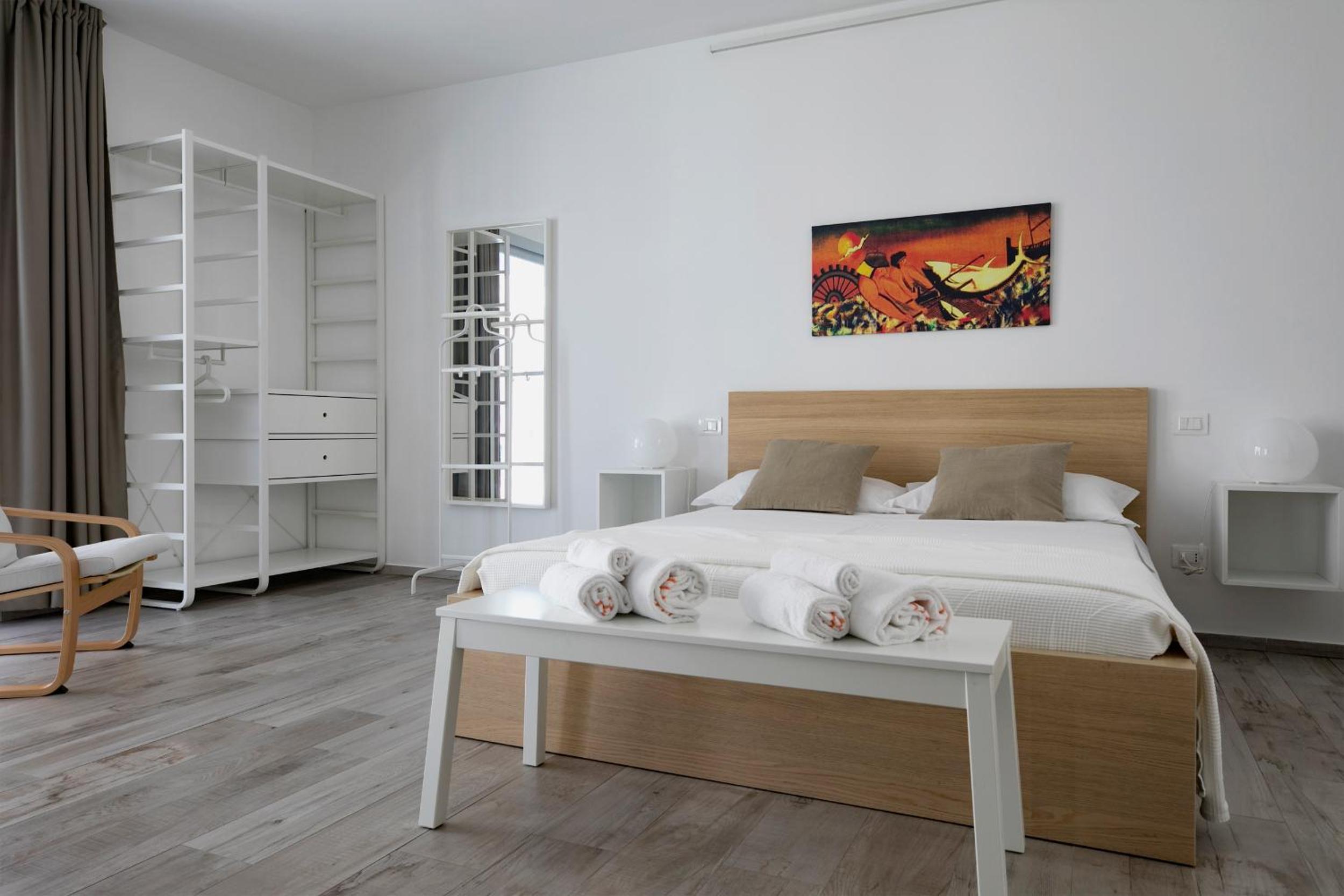 Deluxe Two-Bedroom Apartment with Beach Club Access