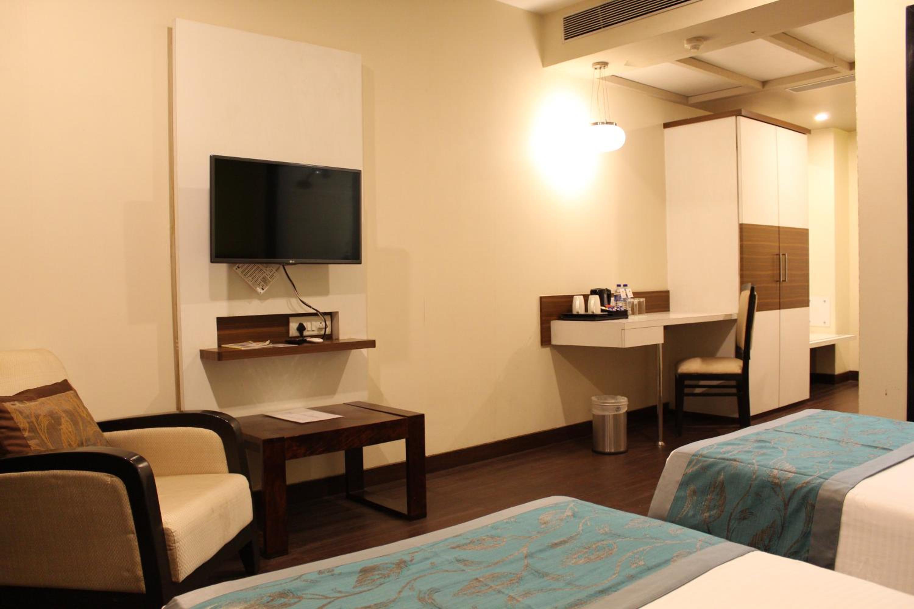 Super Deluxe Room Twin Bed - Photo 4