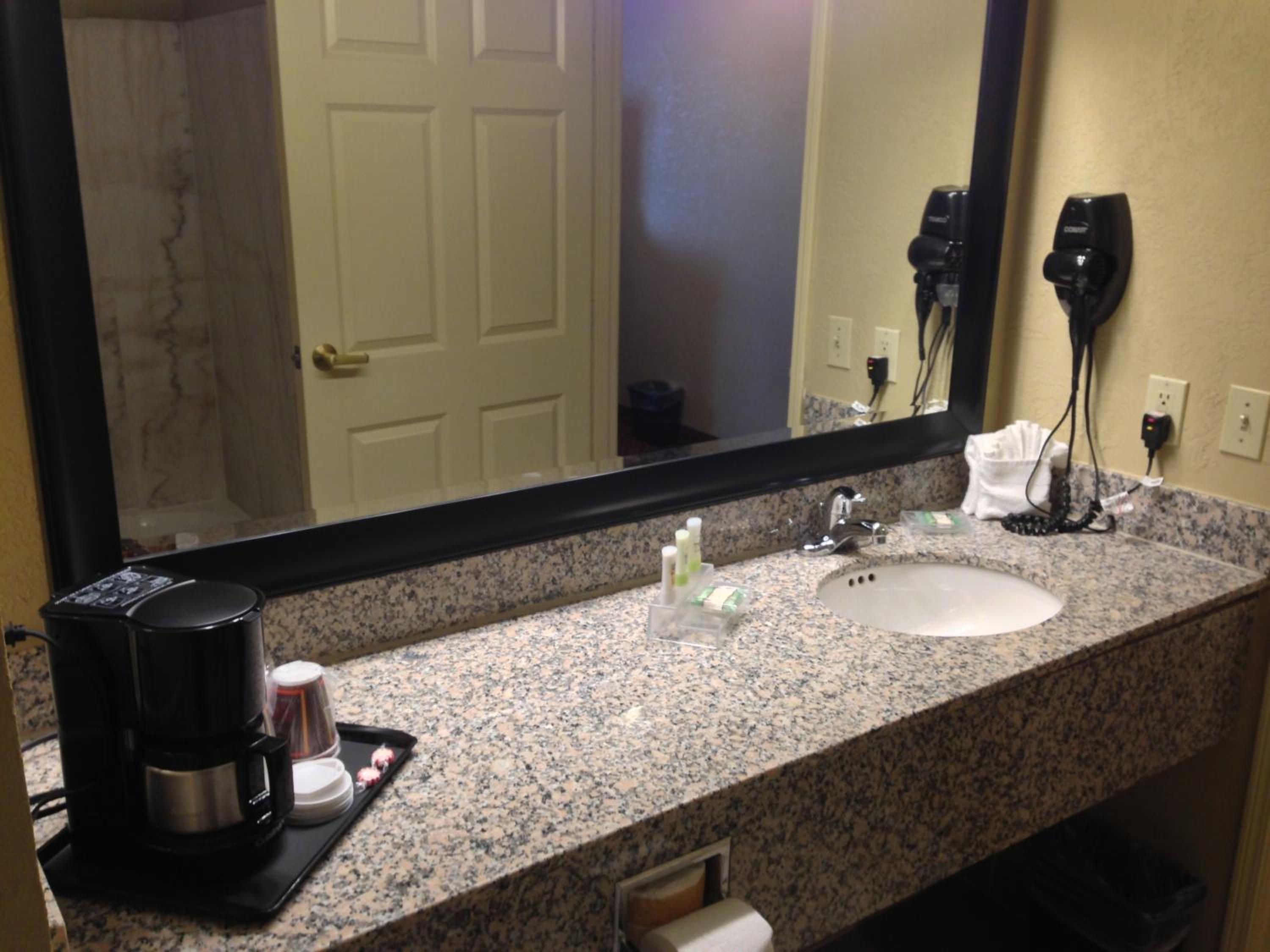 Queen Room with Two Queen Beds - Photo 3