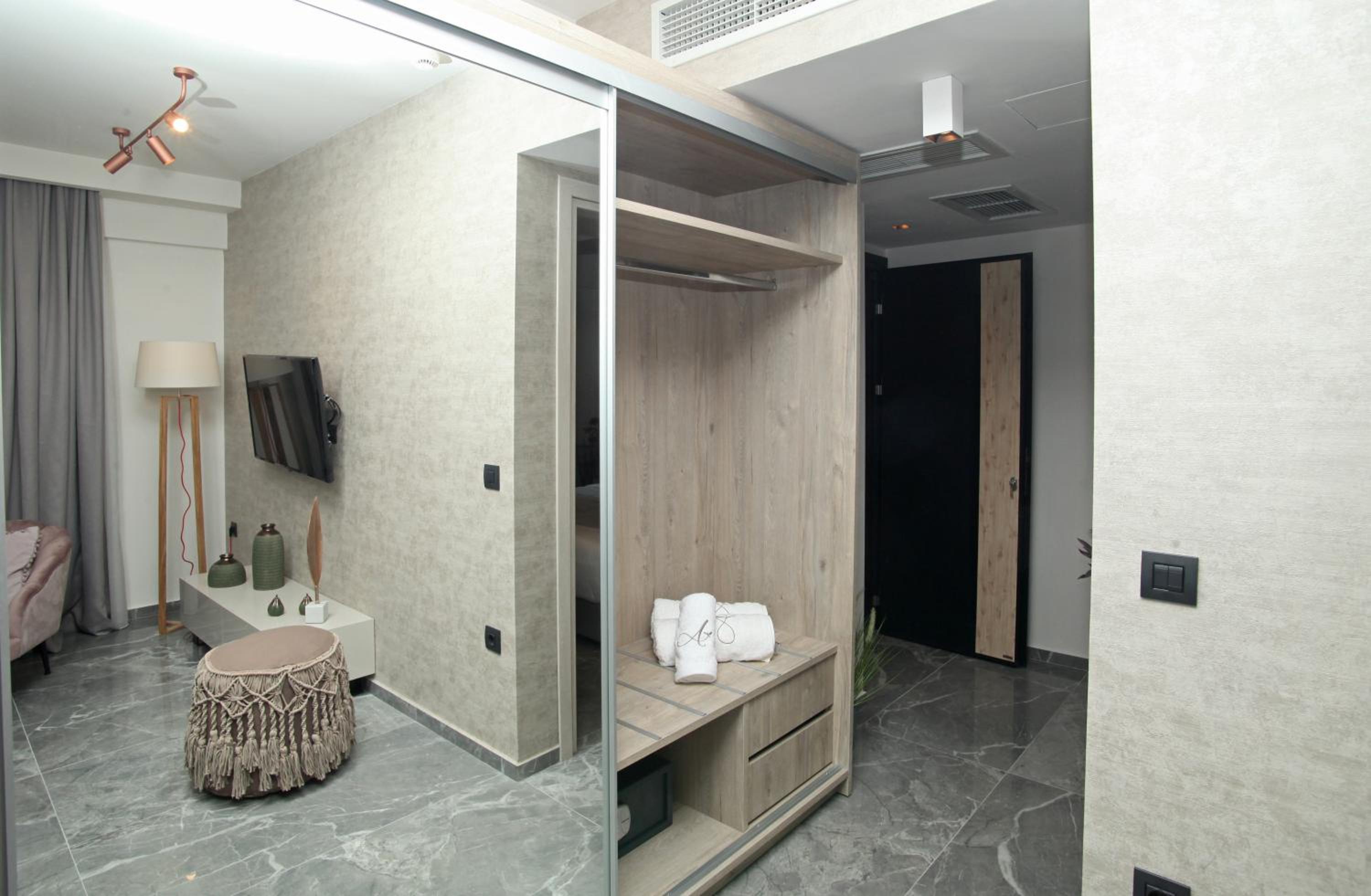 Luxury Quadruple Room - Photo 7