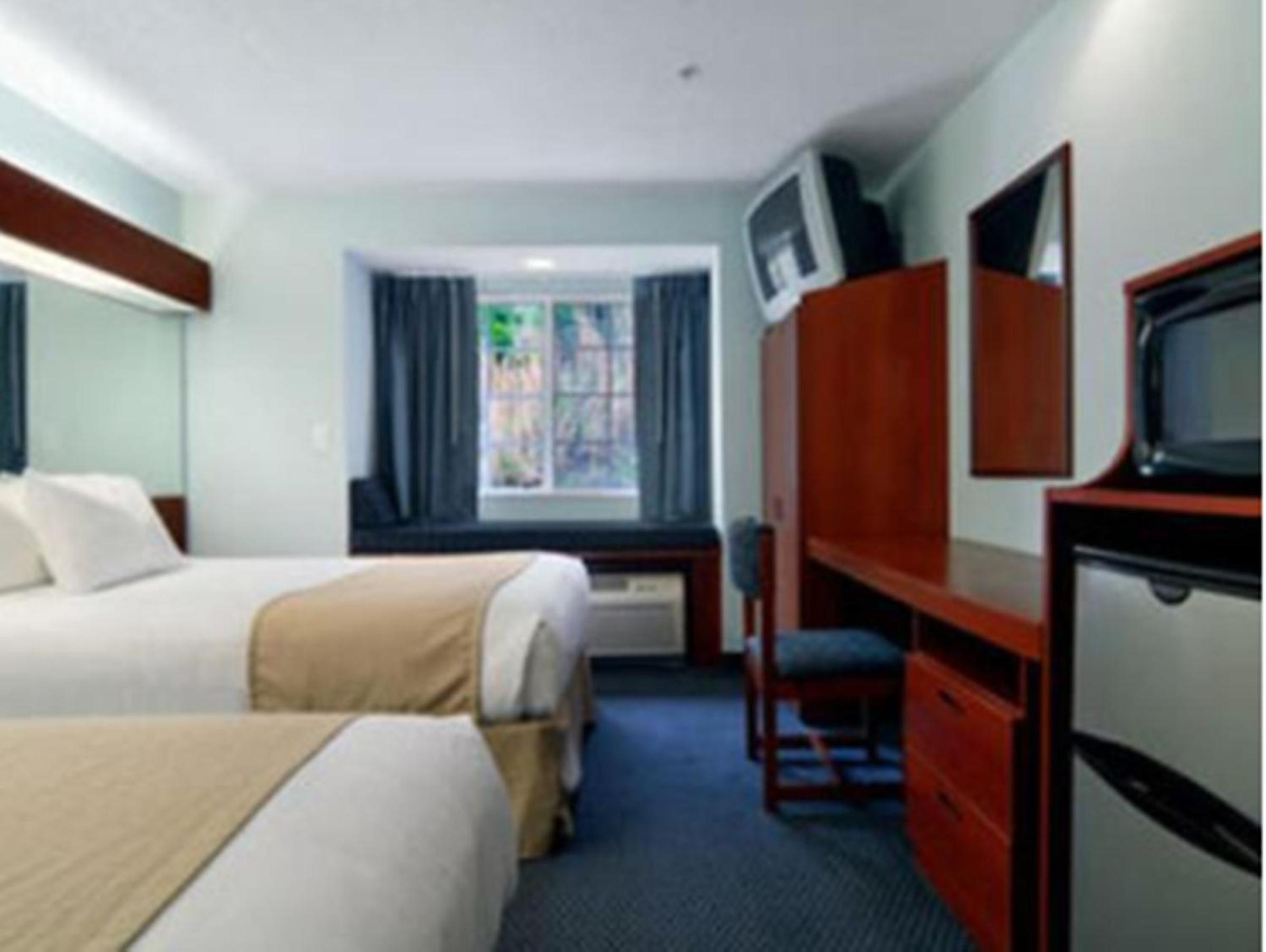 Queen Room with Two Queen Beds - Non-Smoking - Photo 1