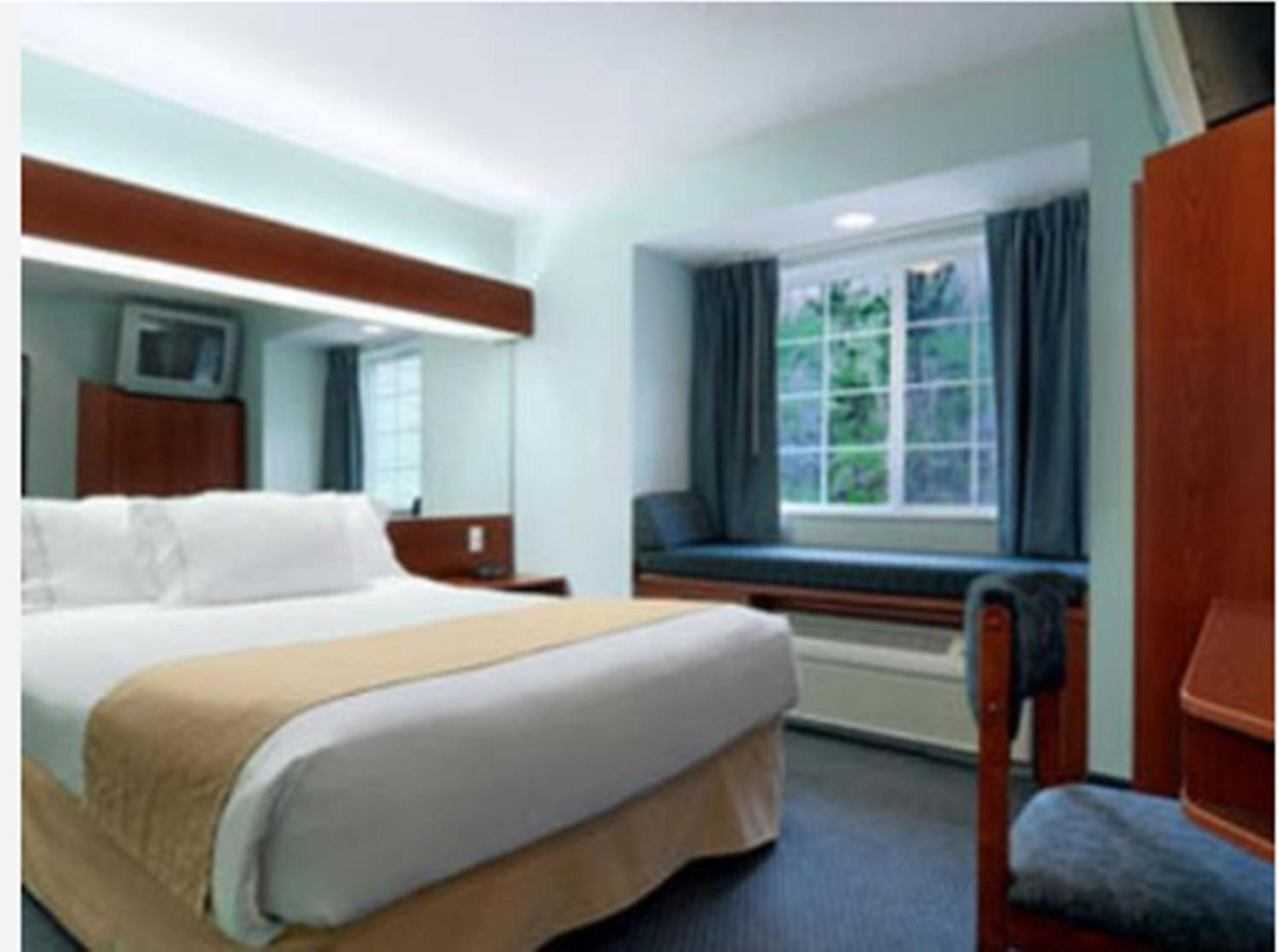 Queen Room - Disability Access-Non-Smoking - Photo 1