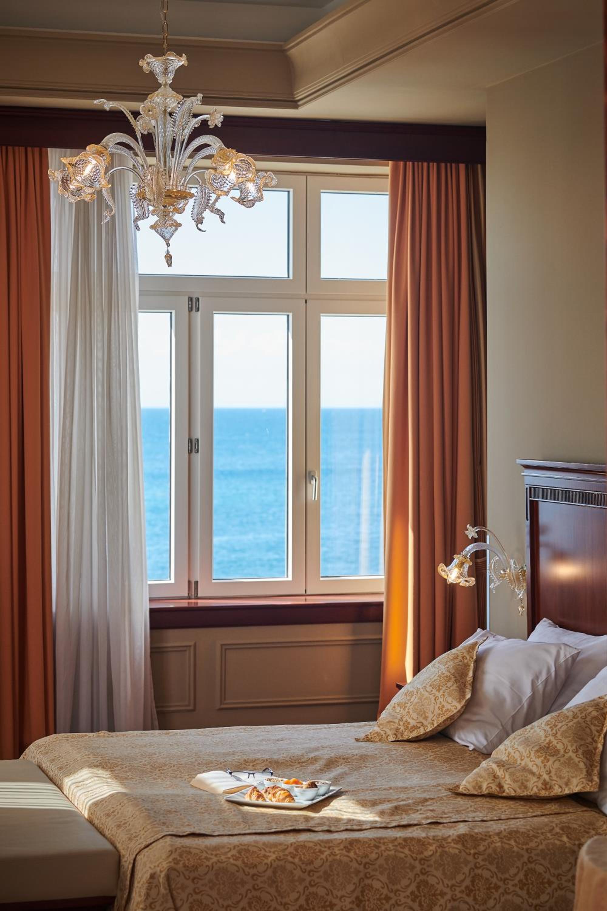 Suite - Photo 8