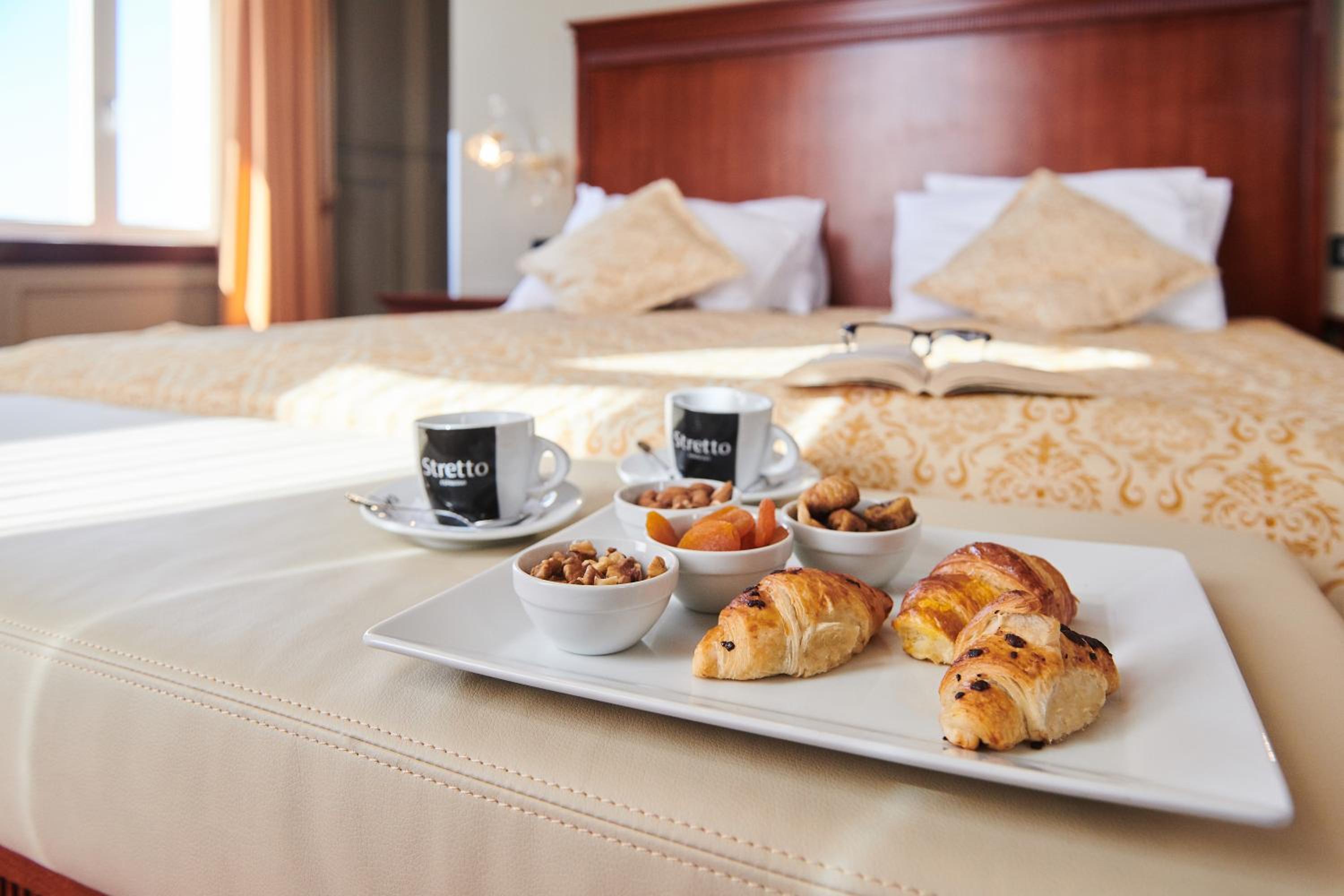 Suite - Photo 2