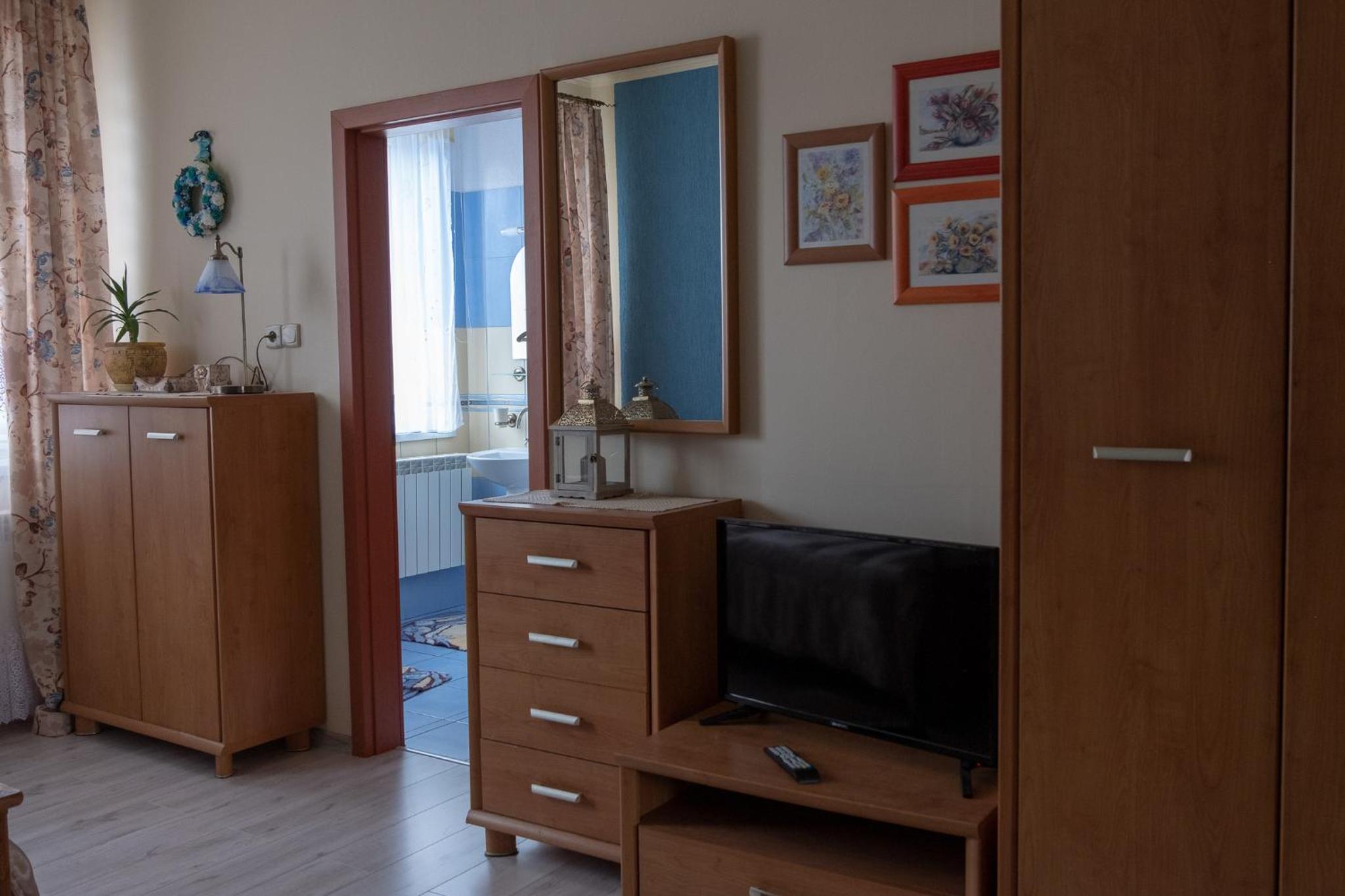 Standard Family Room - Photo 2