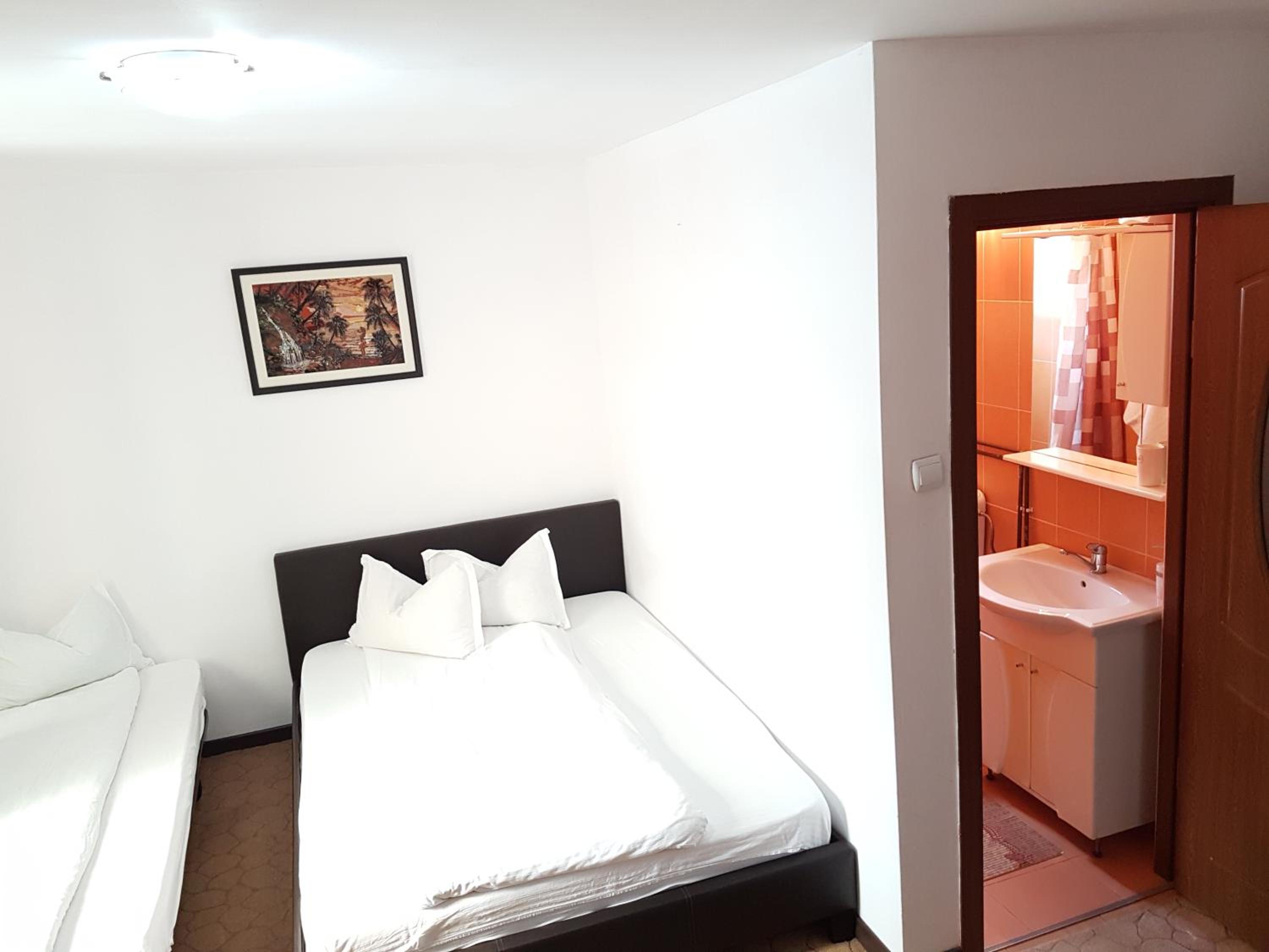 Triple Room with Private Bathroom - Photo 1