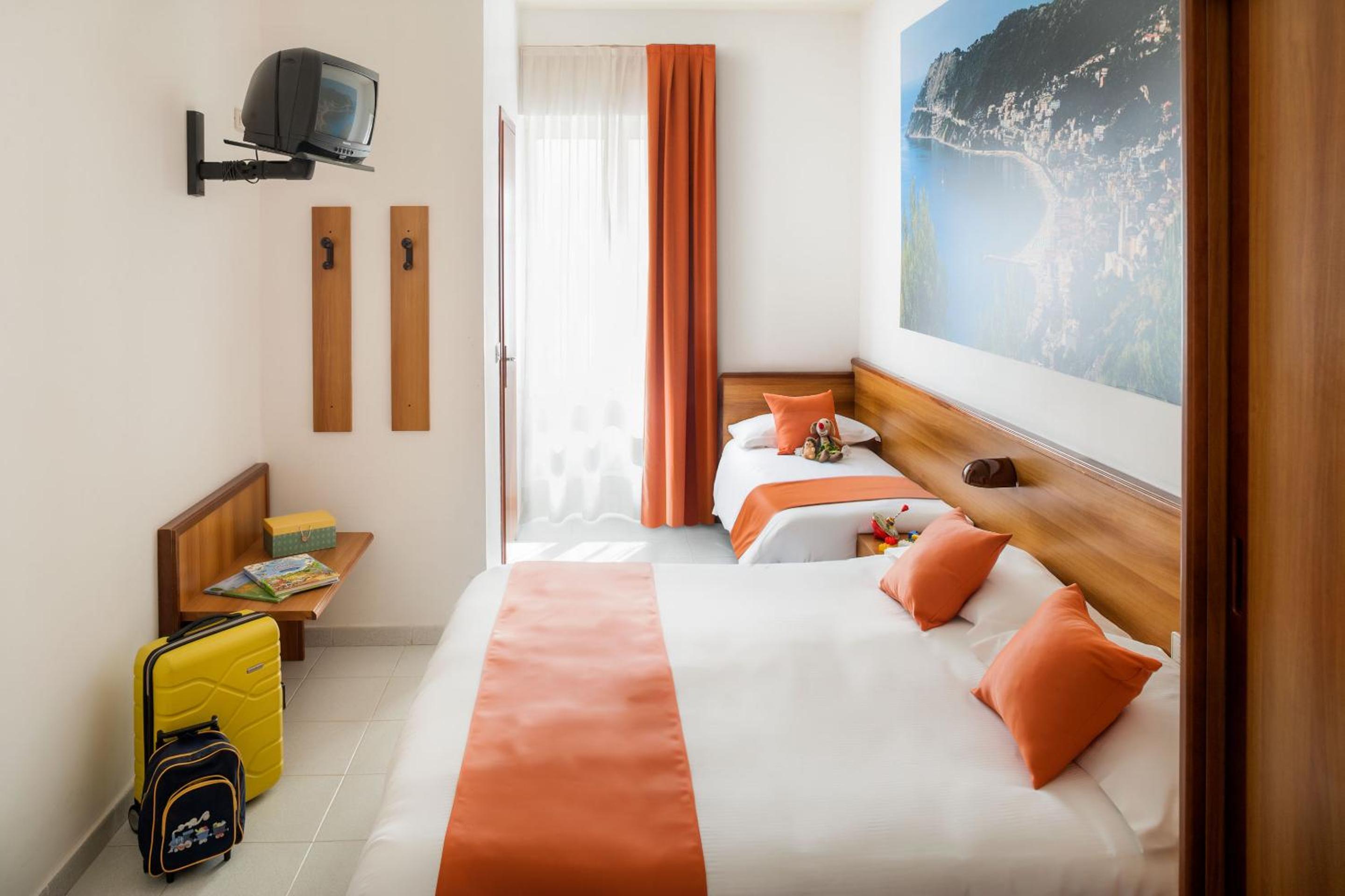 Standard Triple Room - Photo 4