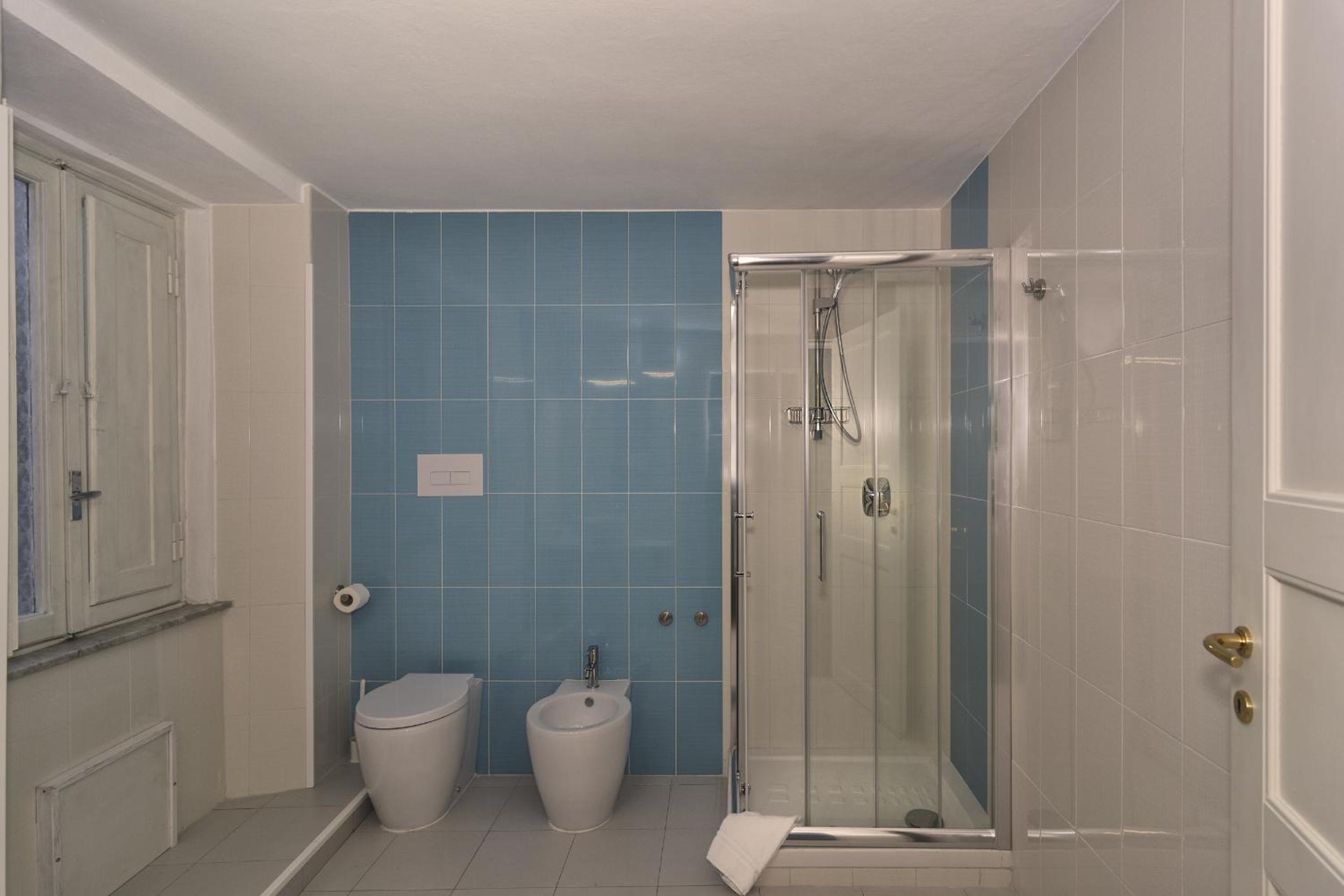 Double Room with Private Bathroom - Photo 2