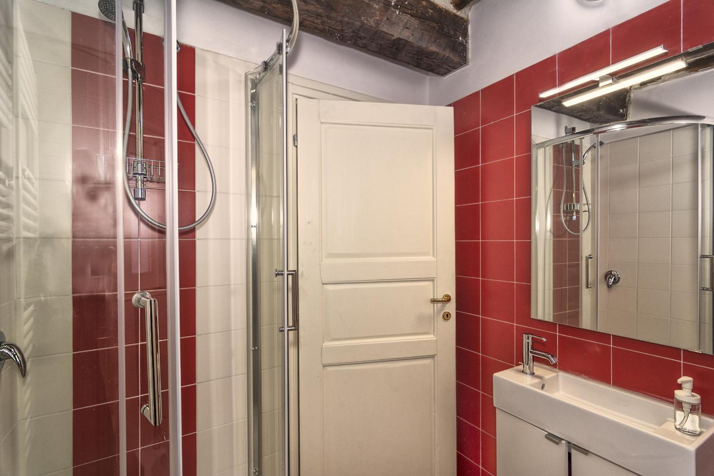 Double or Twin Room with Bathroom - Photo 3