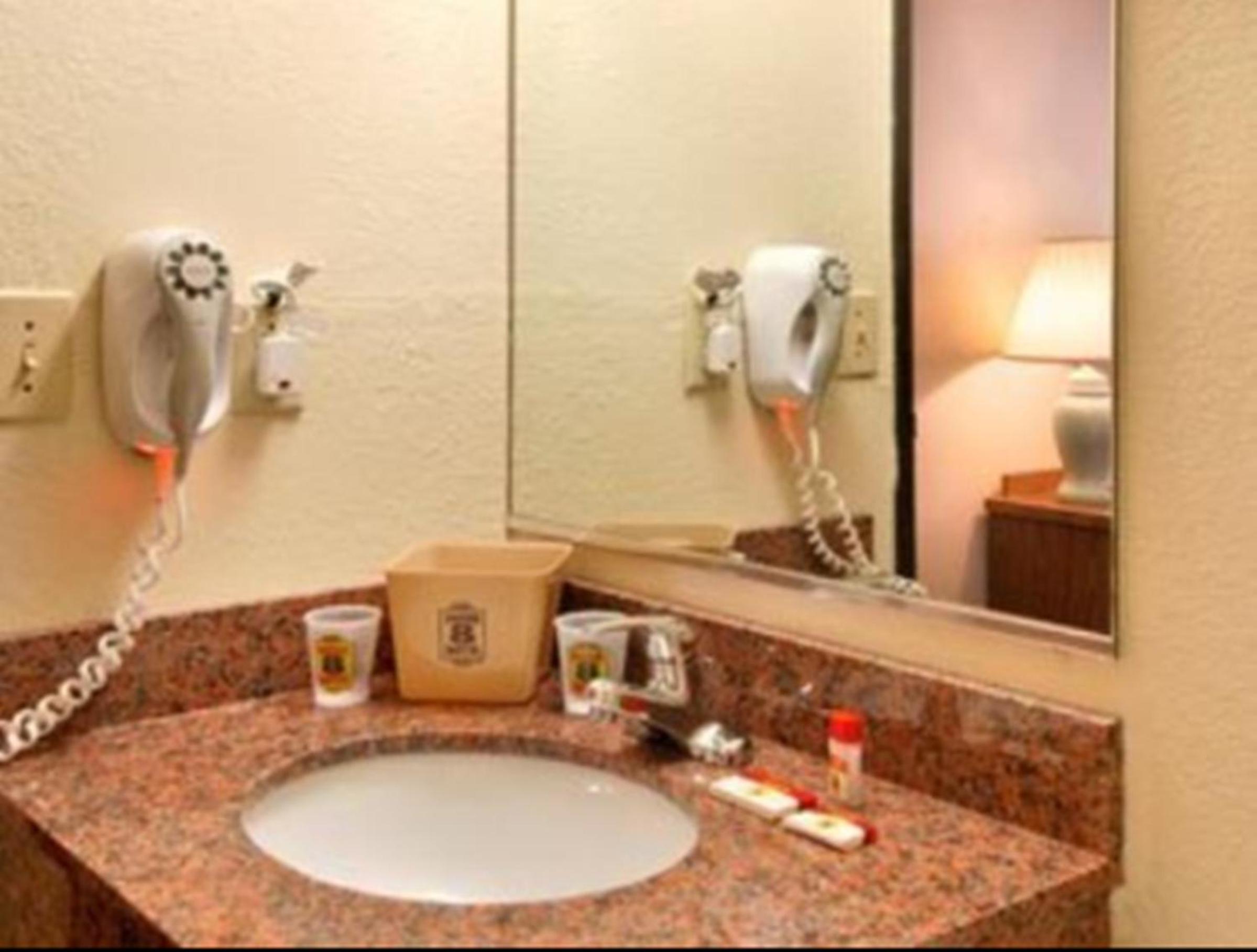 Deluxe Double Room with Two Double Beds - Non-Smoking - Photo 4