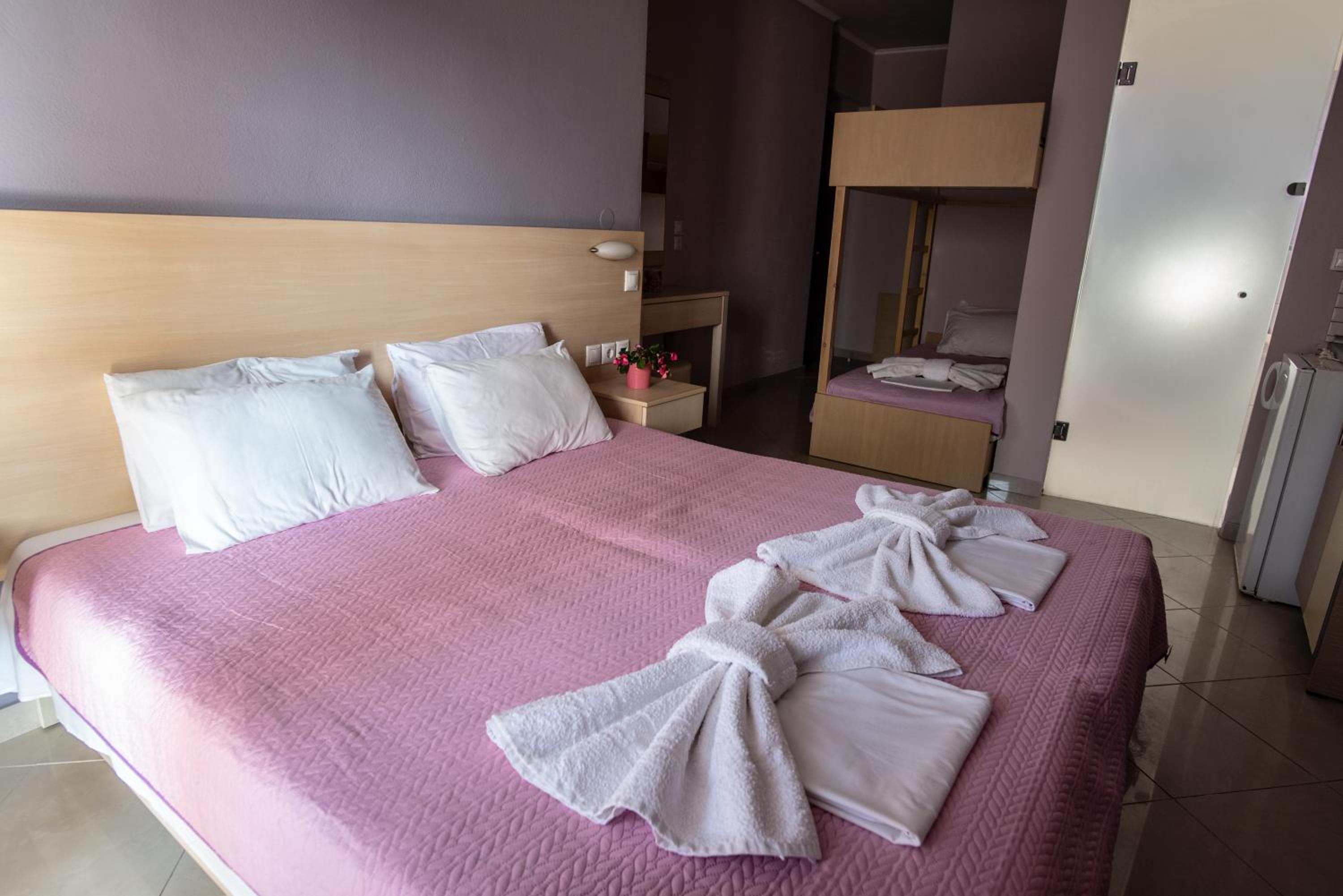 Triple Room with Garden View - Photo 2