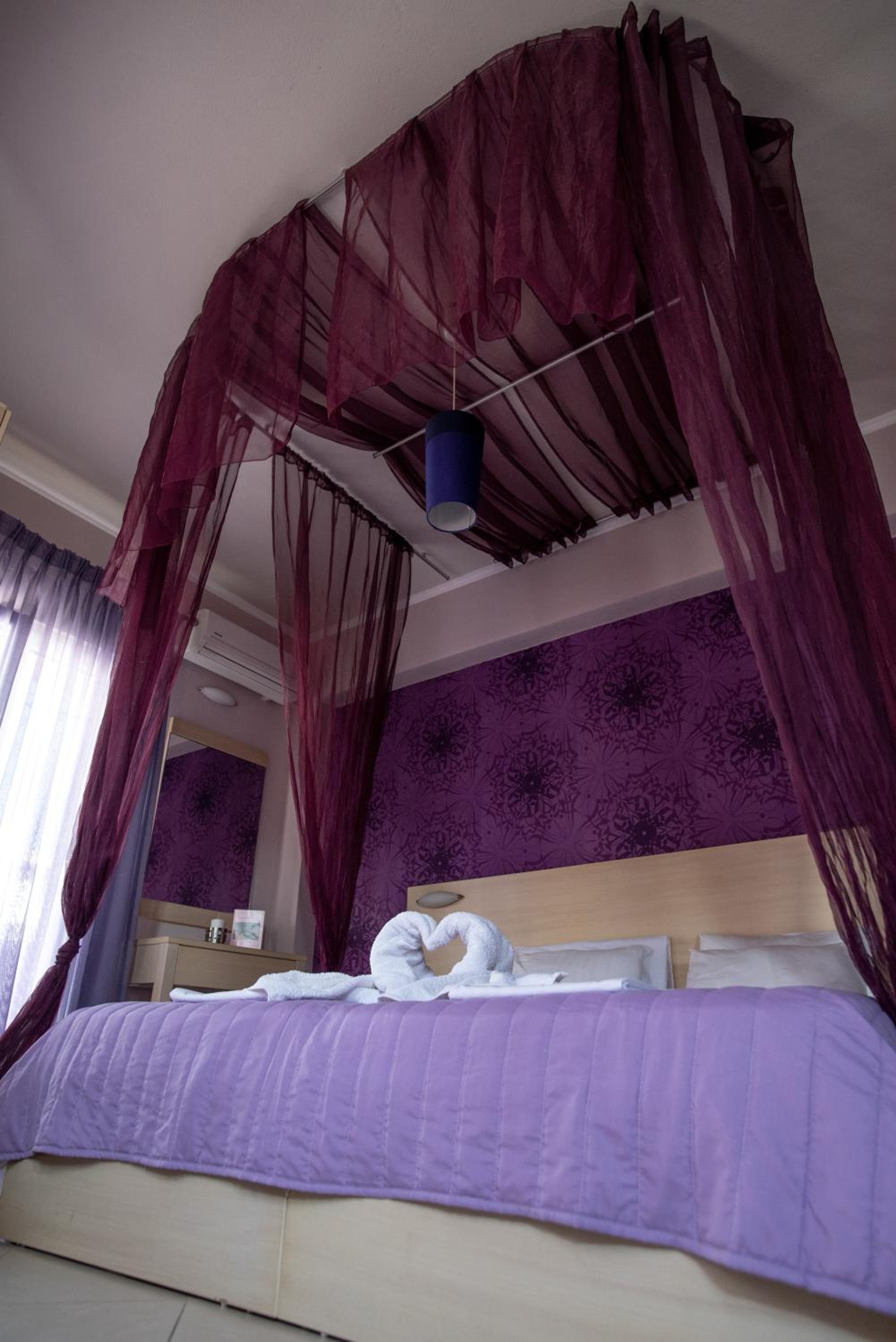 Double Room with Balcony and Sea View - Photo 3