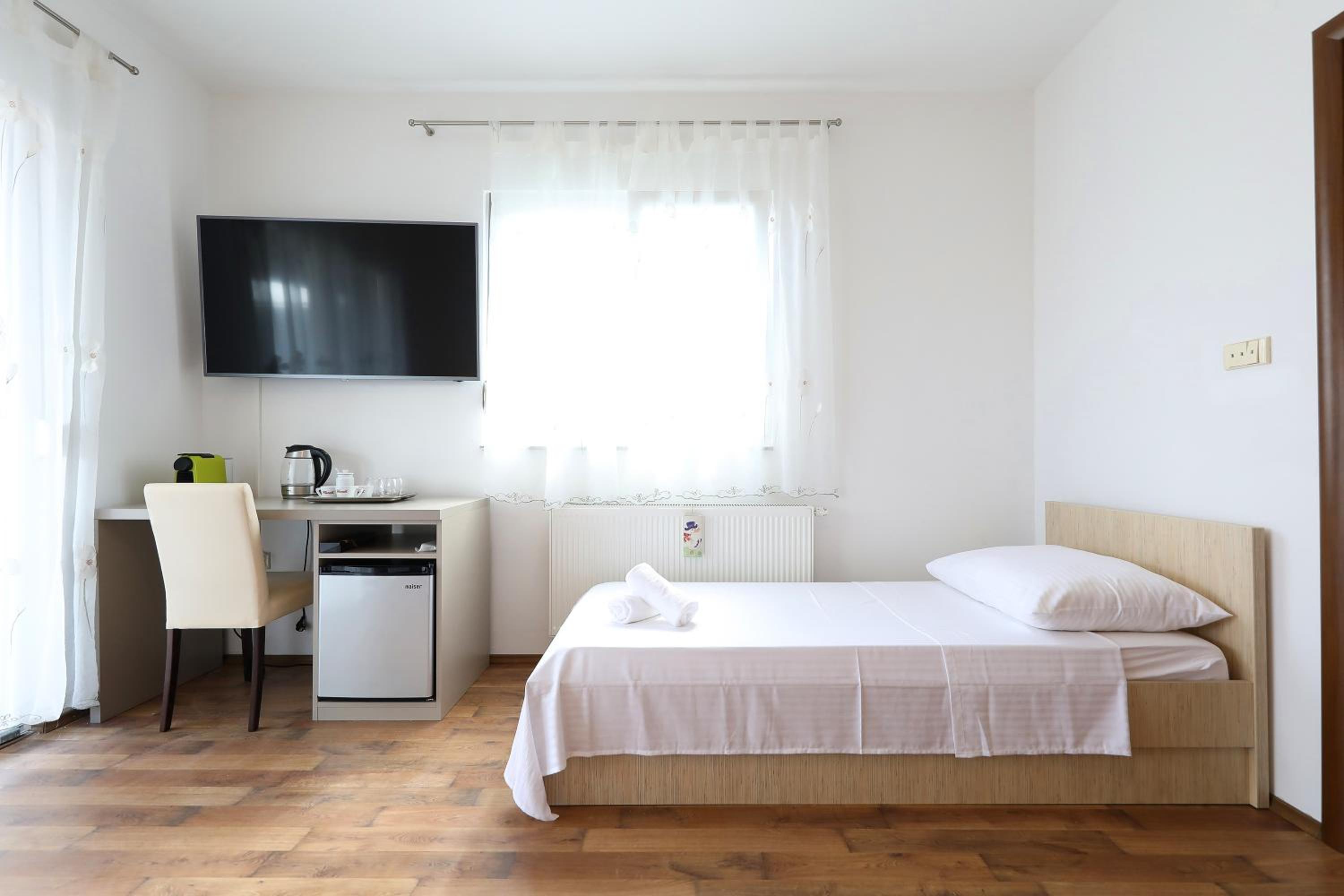 Triple Room with Private Bathroom photo 2